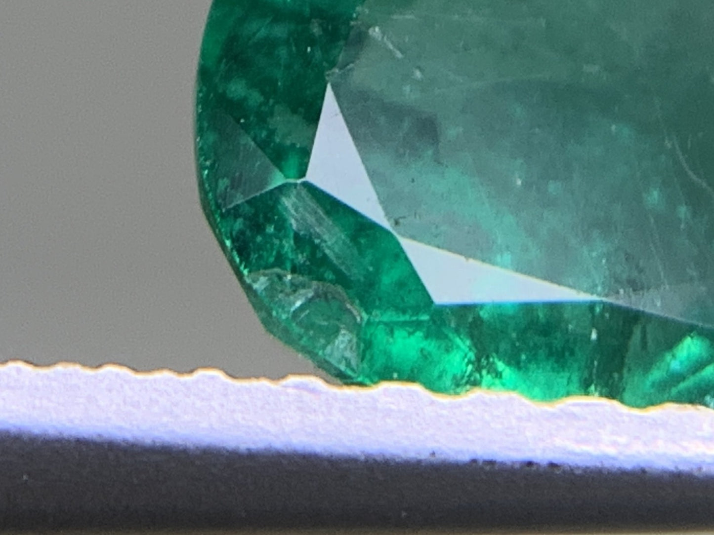 エメラルド 1.001ct 宝石ソーティング付き  7.0㎜×6.1㎜×3.2㎜  ルース（ 裸石 ） 3781Y