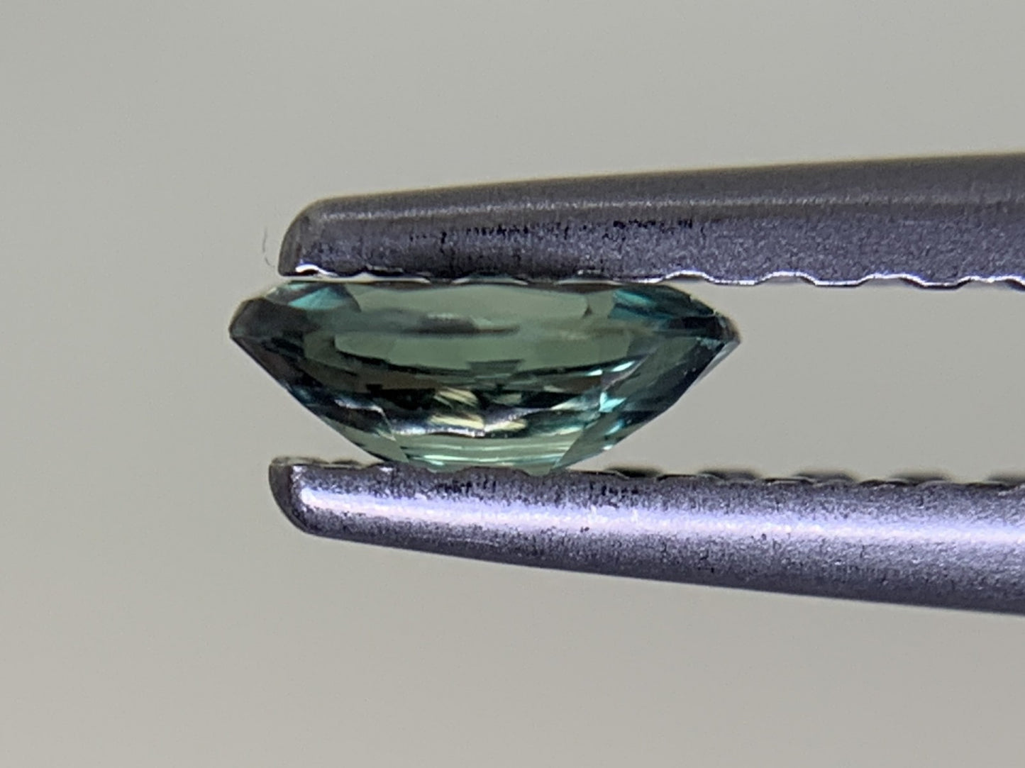 アレキサンドライト 0.201ct 中央宝石ソーティング付き 4.49㎜×3.30㎜×1.76㎜ ルース（ 裸石 ） 3790Y