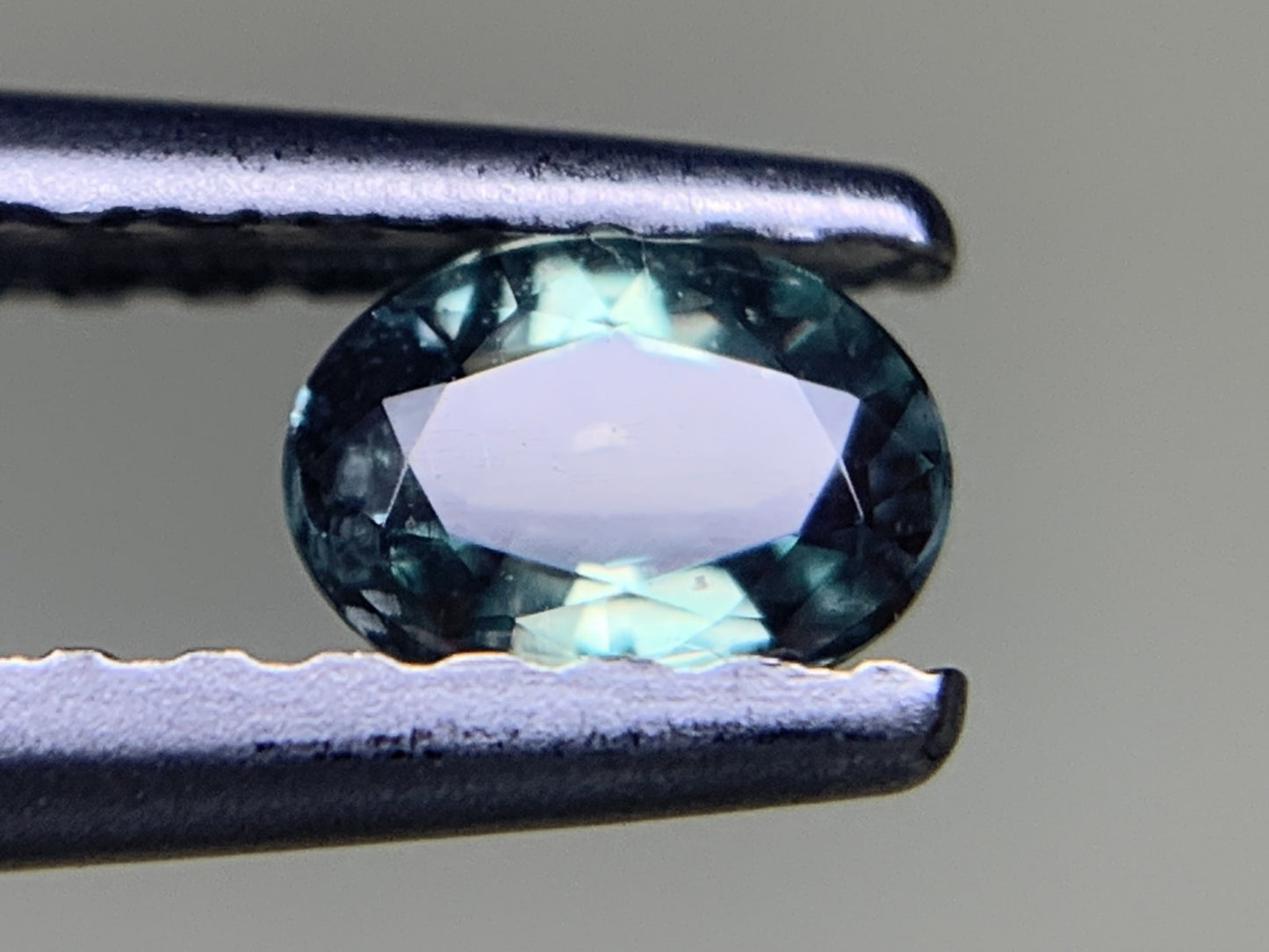 アレキサンドライト 0.210ct 中央宝石ソーティング付き 4.40㎜×3.29㎜×1.89㎜ ルース（ 裸石 ） 3793Y