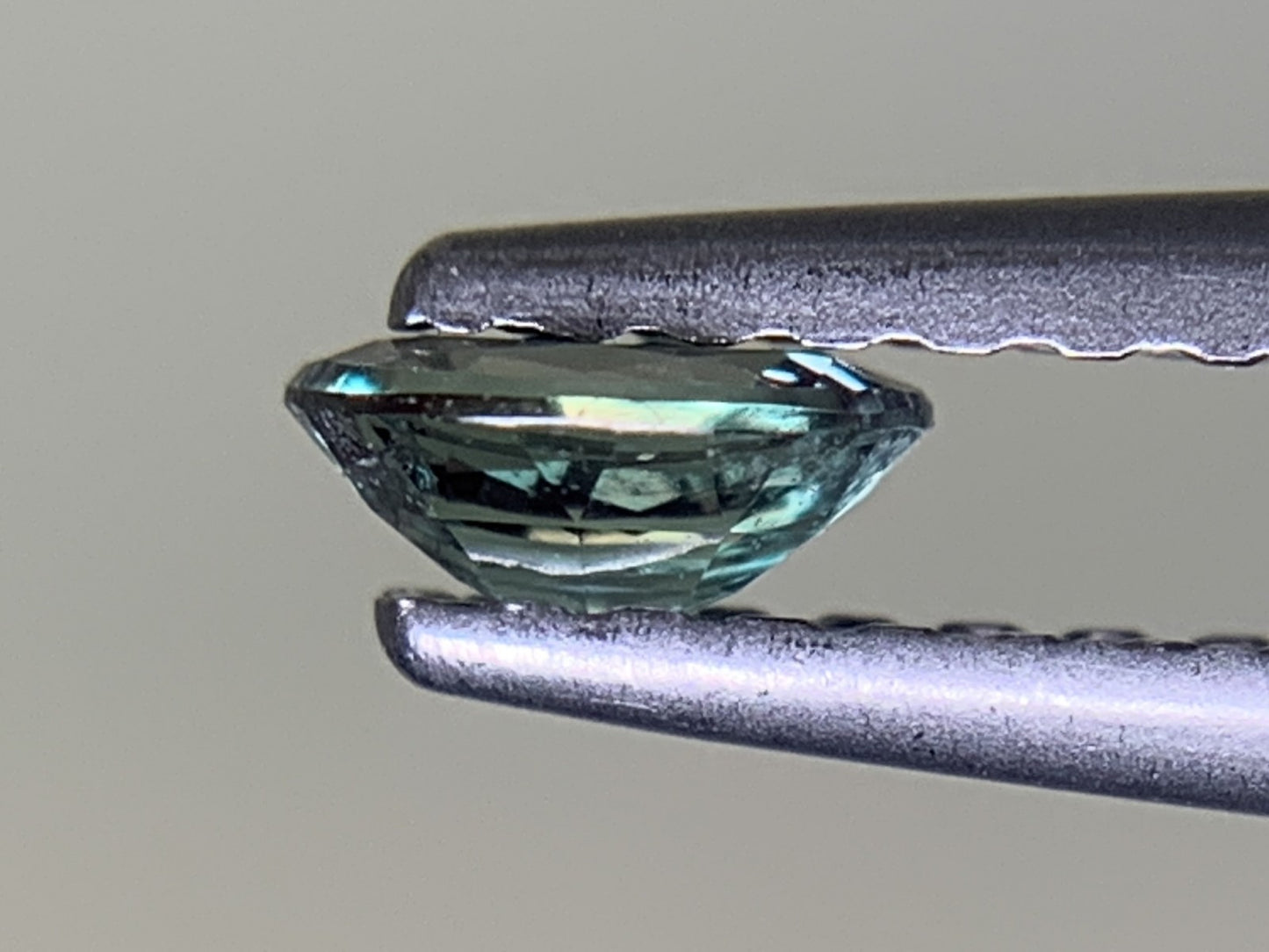 アレキサンドライト 0.210ct 中央宝石ソーティング付き 4.40㎜×3.29㎜×1.89㎜ ルース（ 裸石 ） 3793Y