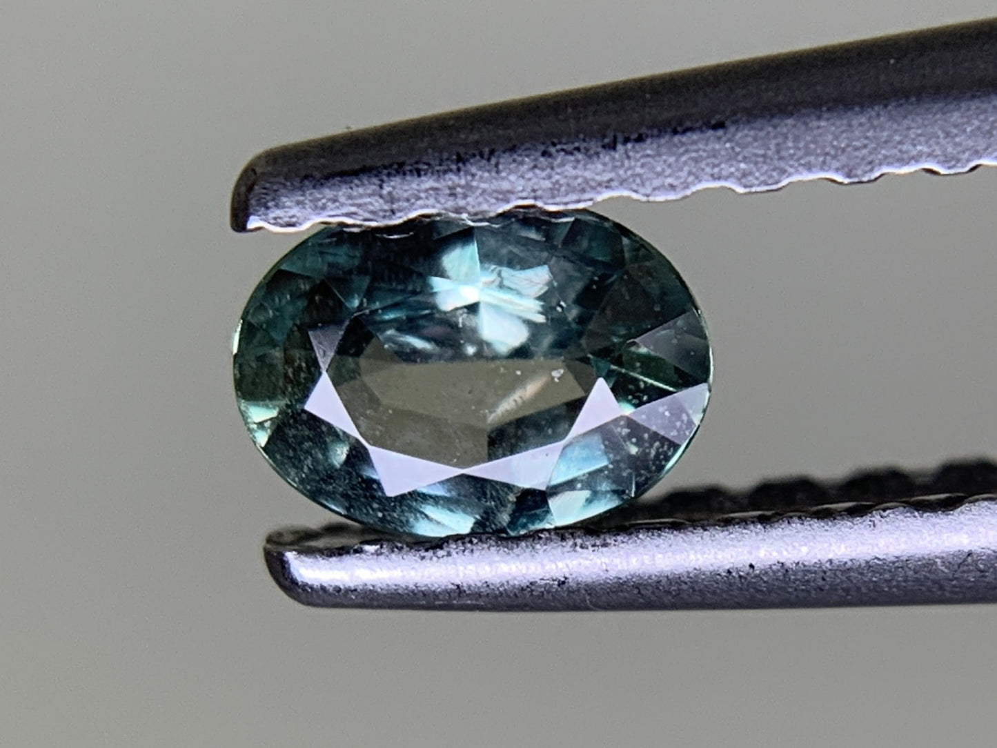 アレキサンドライト 0.216ct 中央宝石ソーティング付き 4.43㎜×3.32㎜×1.92㎜ ルース（ 裸石 ） 3795Y