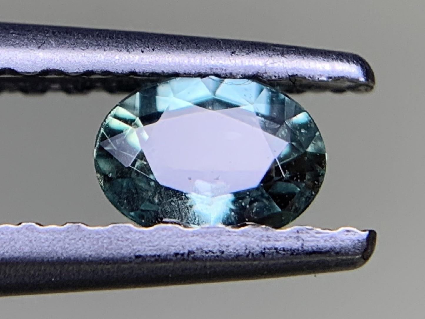 アレキサンドライト 0.216ct 中央宝石ソーティング付き 4.43㎜×3.32㎜×1.92㎜ ルース（ 裸石 ） 3795Y
