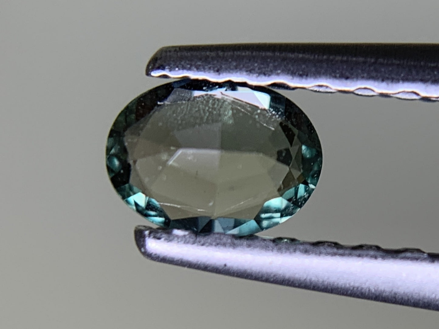 アレキサンドライト 0.216ct 中央宝石ソーティング付き 4.43㎜×3.32㎜×1.92㎜ ルース（ 裸石 ） 3795Y