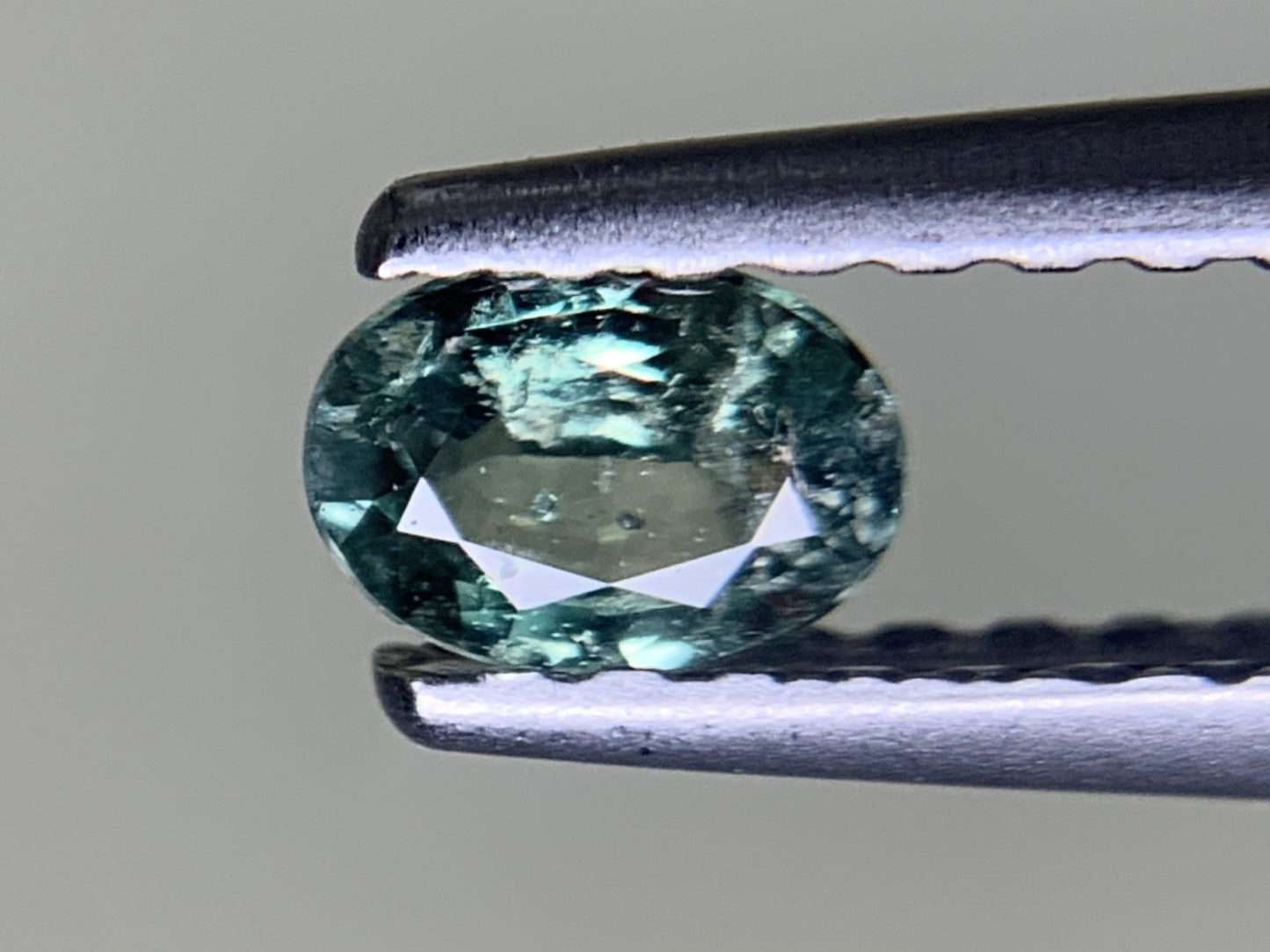 アレキサンドライト 0.183ct 中央宝石ソーティング付き 4.37㎜×3.16㎜×1.71㎜ ルース（ 裸石 ） 3796Y