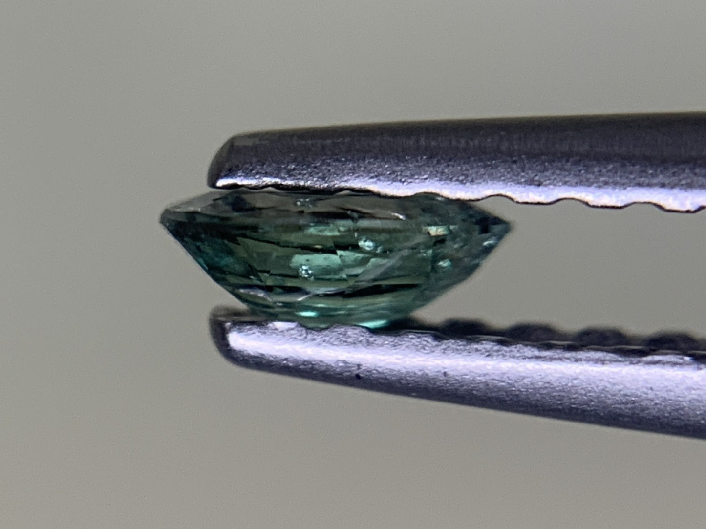 アレキサンドライト 0.183ct 中央宝石ソーティング付き 4.37㎜×3.16㎜×1.71㎜ ルース（ 裸石 ） 3796Y