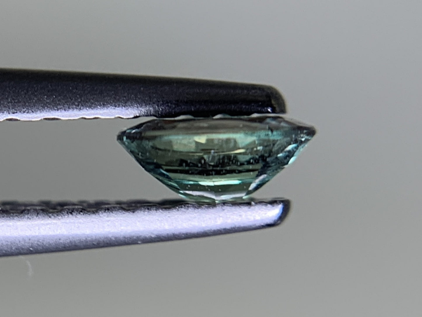アレキサンドライト 0.228ct  中央宝石ソーティング付き  4.55㎜×3.49㎜×1.93㎜  ルース（ 裸石 ） 3797Y