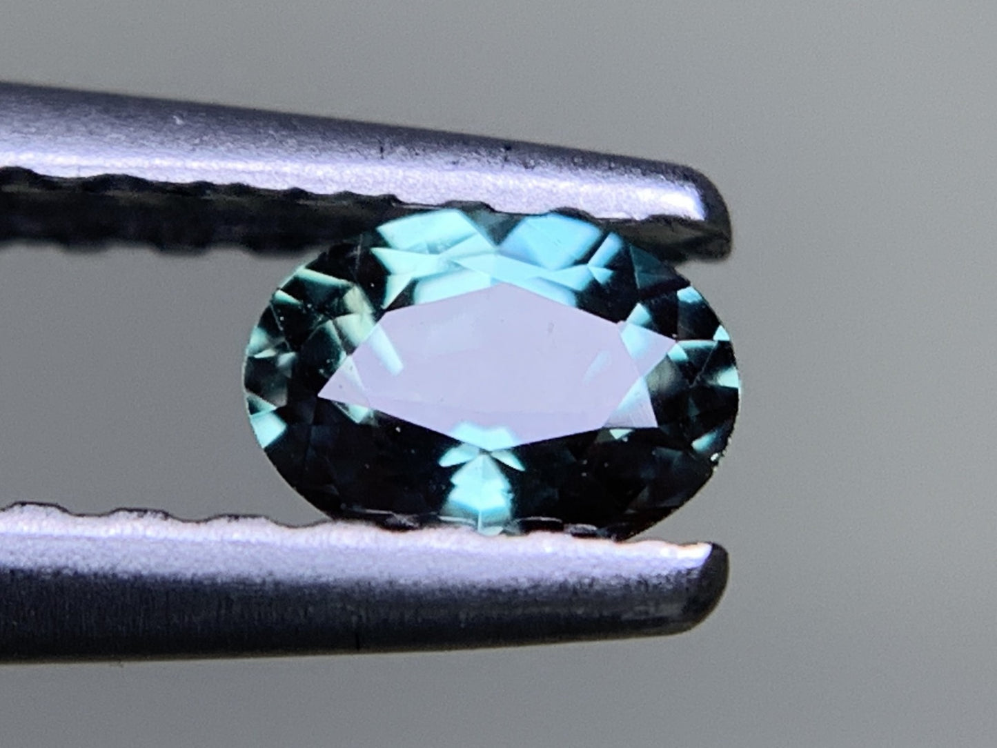 アレキサンドライト 0.194ct  中央宝石ソーティング付き  4.22㎜×3.16㎜×1.96㎜  ルース（ 裸石 ） 3813Y