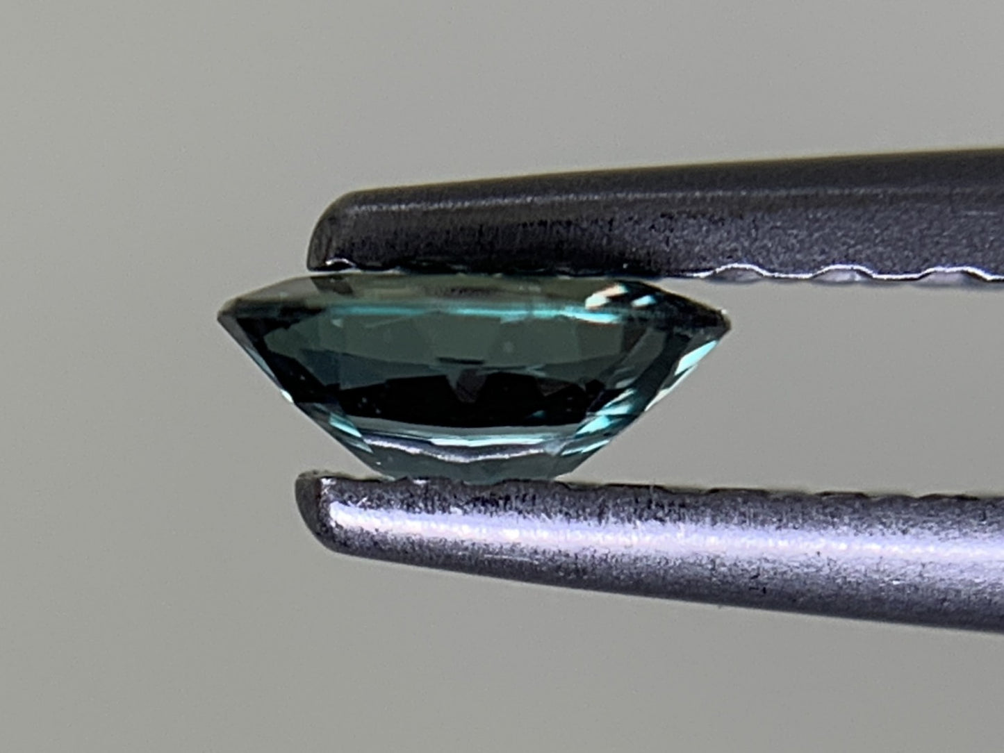 アレキサンドライト 0.174ct  中央宝石ソーティング付き  4.23㎜×3.18㎜×1.77㎜  ルース（ 裸石 ） 3814Y