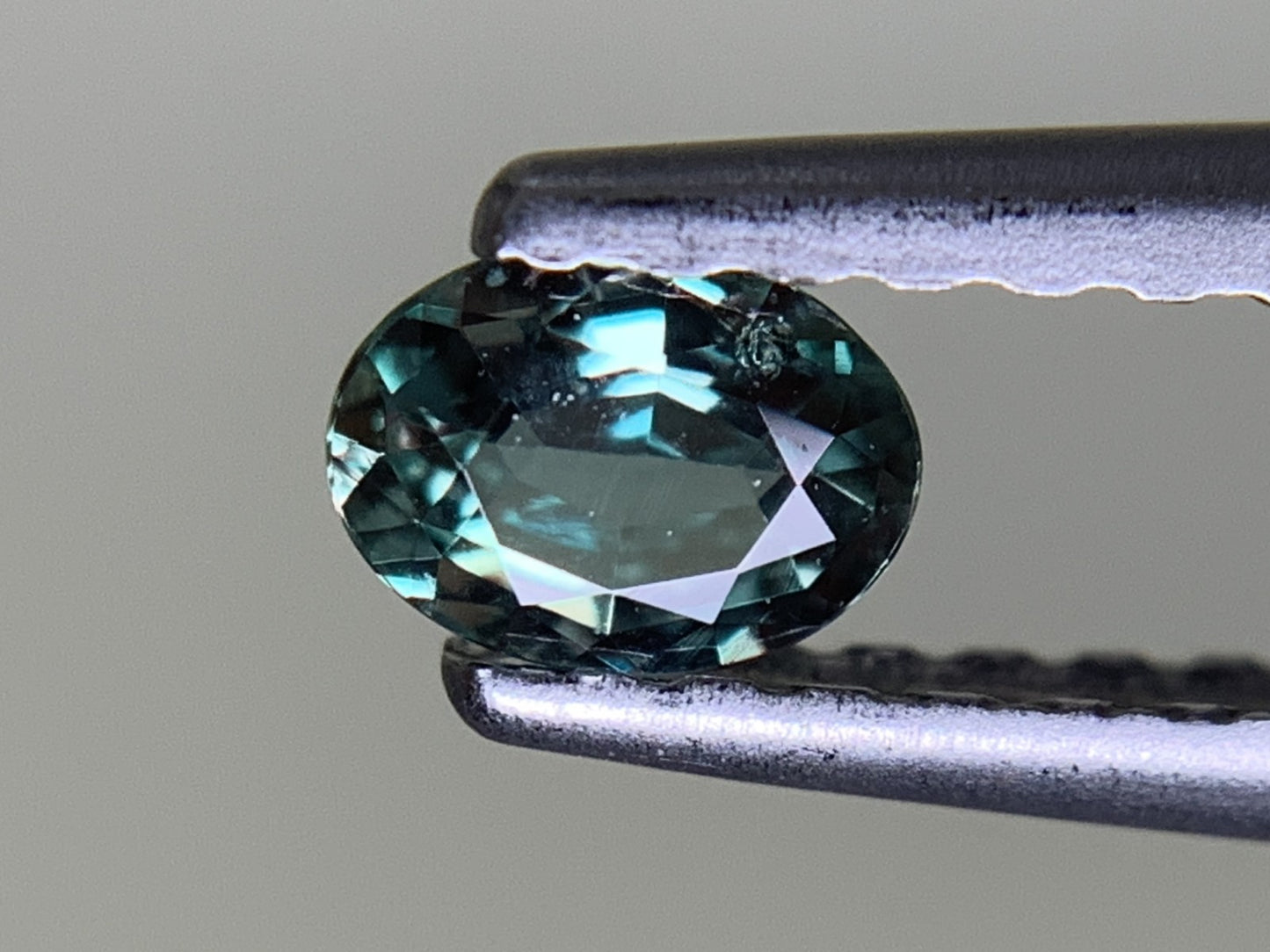 アレキサンドライト 0.182ct  中央宝石ソーティング付き  4.21㎜×3.14㎜×1.76㎜  ルース（ 裸石 ） 3815Y