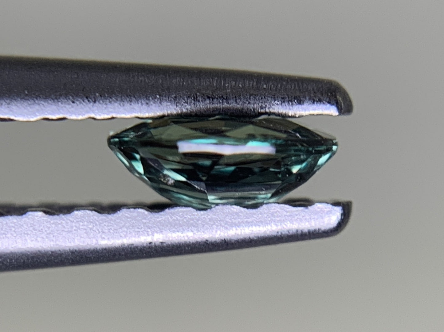 アレキサンドライト 0.182ct  中央宝石ソーティング付き  4.21㎜×3.14㎜×1.76㎜  ルース（ 裸石 ） 3815Y