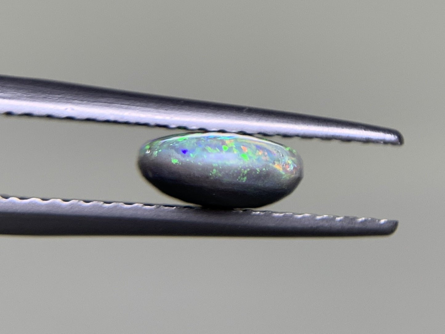 ブラックオパール 1.243ct 宝石ソーティング付き  9.2㎜×7.1㎜×3.1㎜  ルース（ 裸石 ） 3838Y