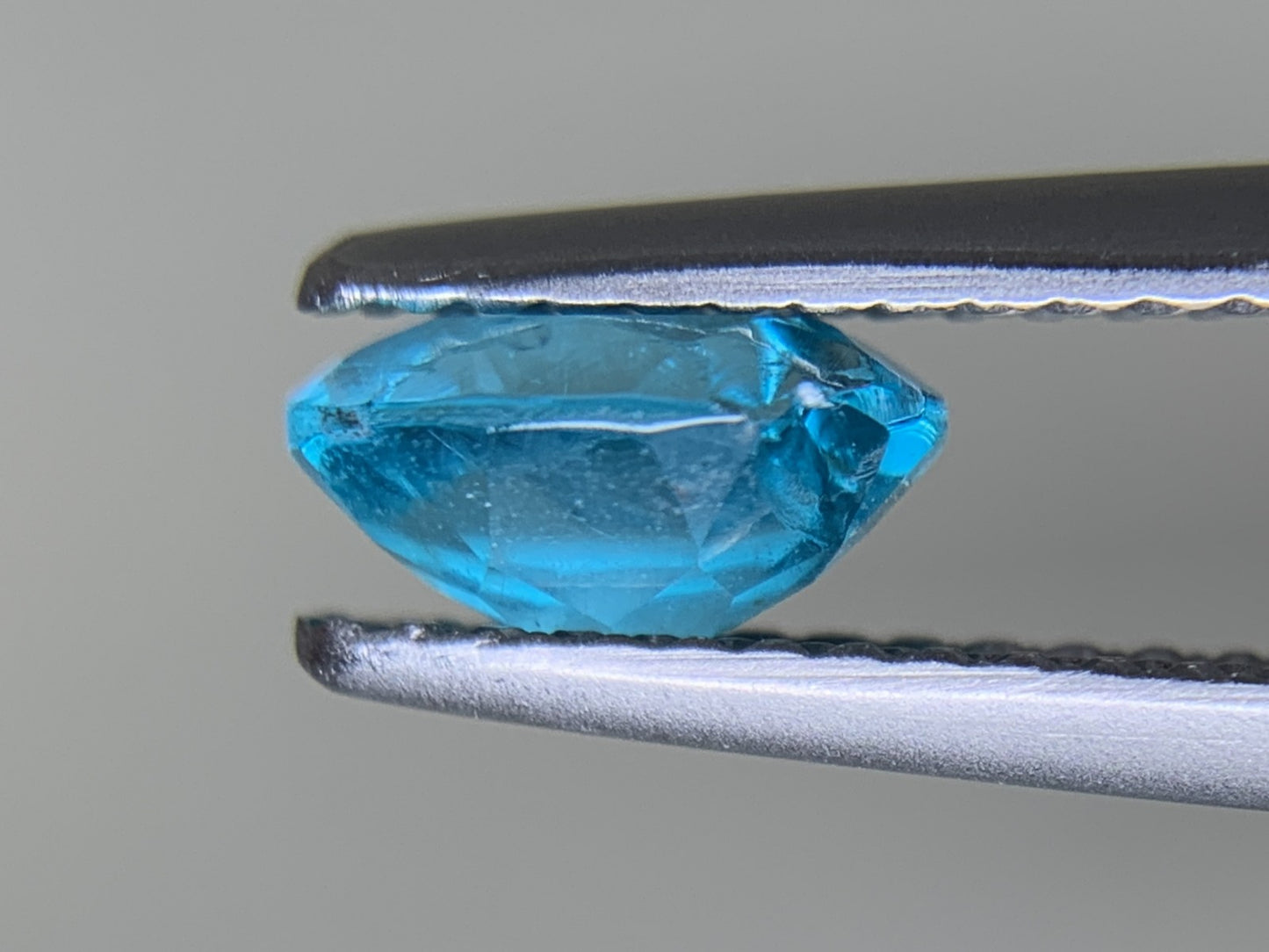 アパタイト 0.882ct  宝石ソーティング付き  7.1㎜×5.2㎜×3.6㎜  ルース（ 裸石 ） 3839Y