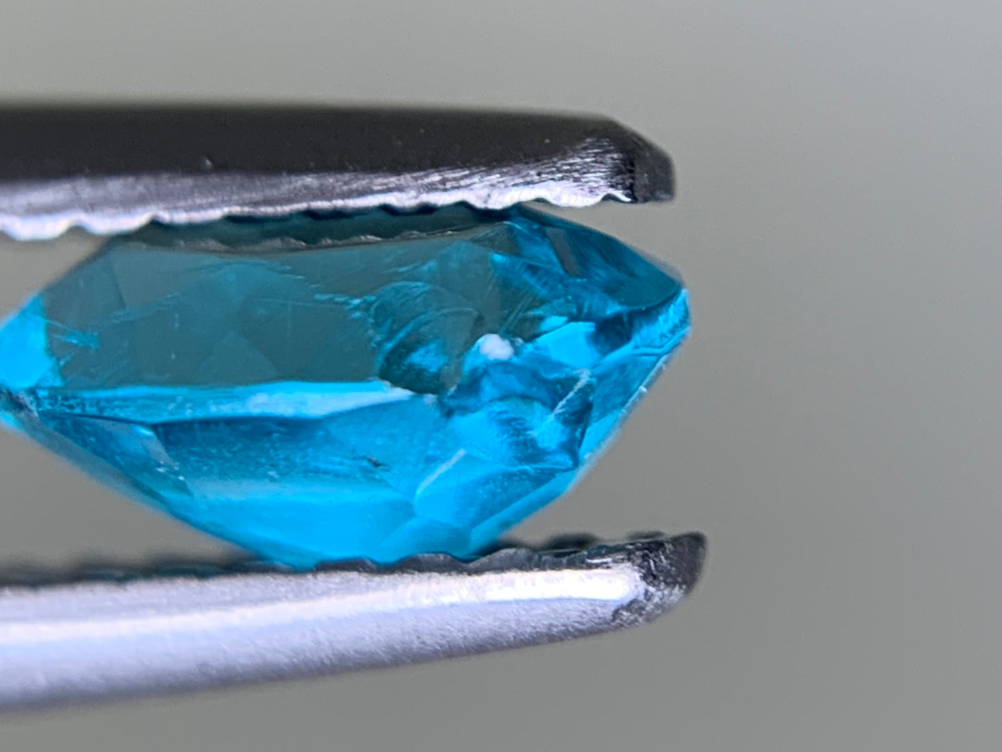 アパタイト 0.882ct  宝石ソーティング付き  7.1㎜×5.2㎜×3.6㎜  ルース（ 裸石 ） 3839Y