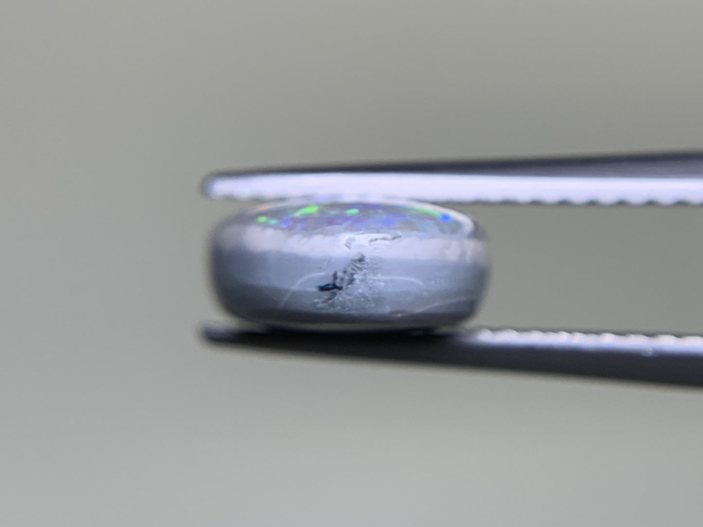 ブラックオパール 3.690ct 宝石ソーティング付き 13.8㎜×9.0㎜×4.2㎜ ルース（ 裸石 ） 3841Y