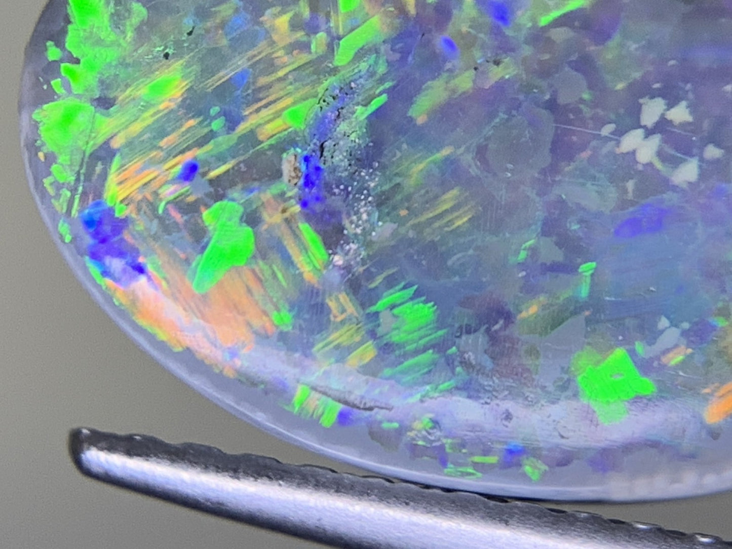 ブラックオパール 3.690ct 宝石ソーティング付き 13.8㎜×9.0㎜×4.2㎜ ルース（ 裸石 ） 3841Y