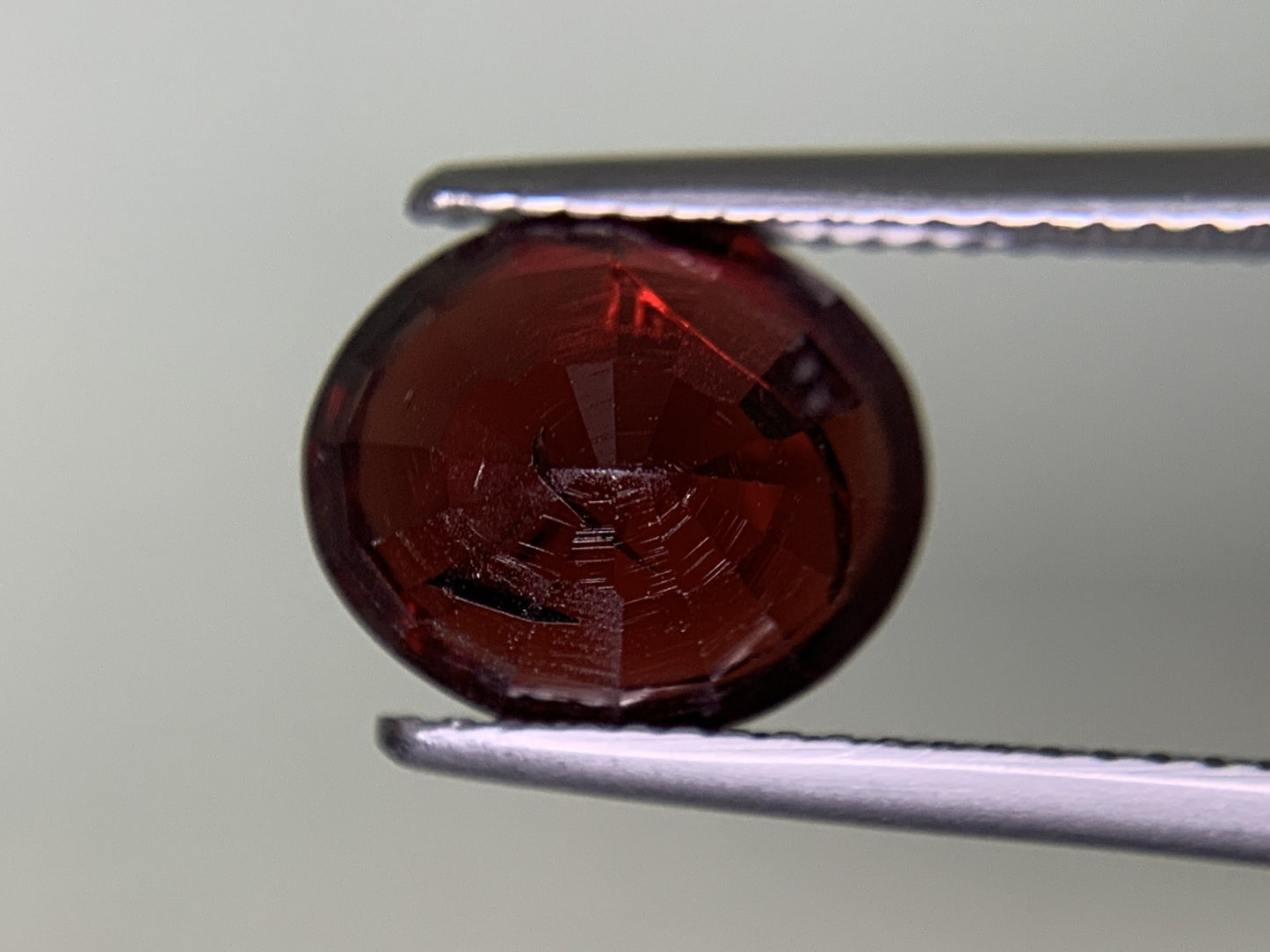 ガーネット 4.702ct 宝石ソーティング付き 10.6㎜×9.1㎜×6.1㎜ ルース（ 裸石 ） 3846Y