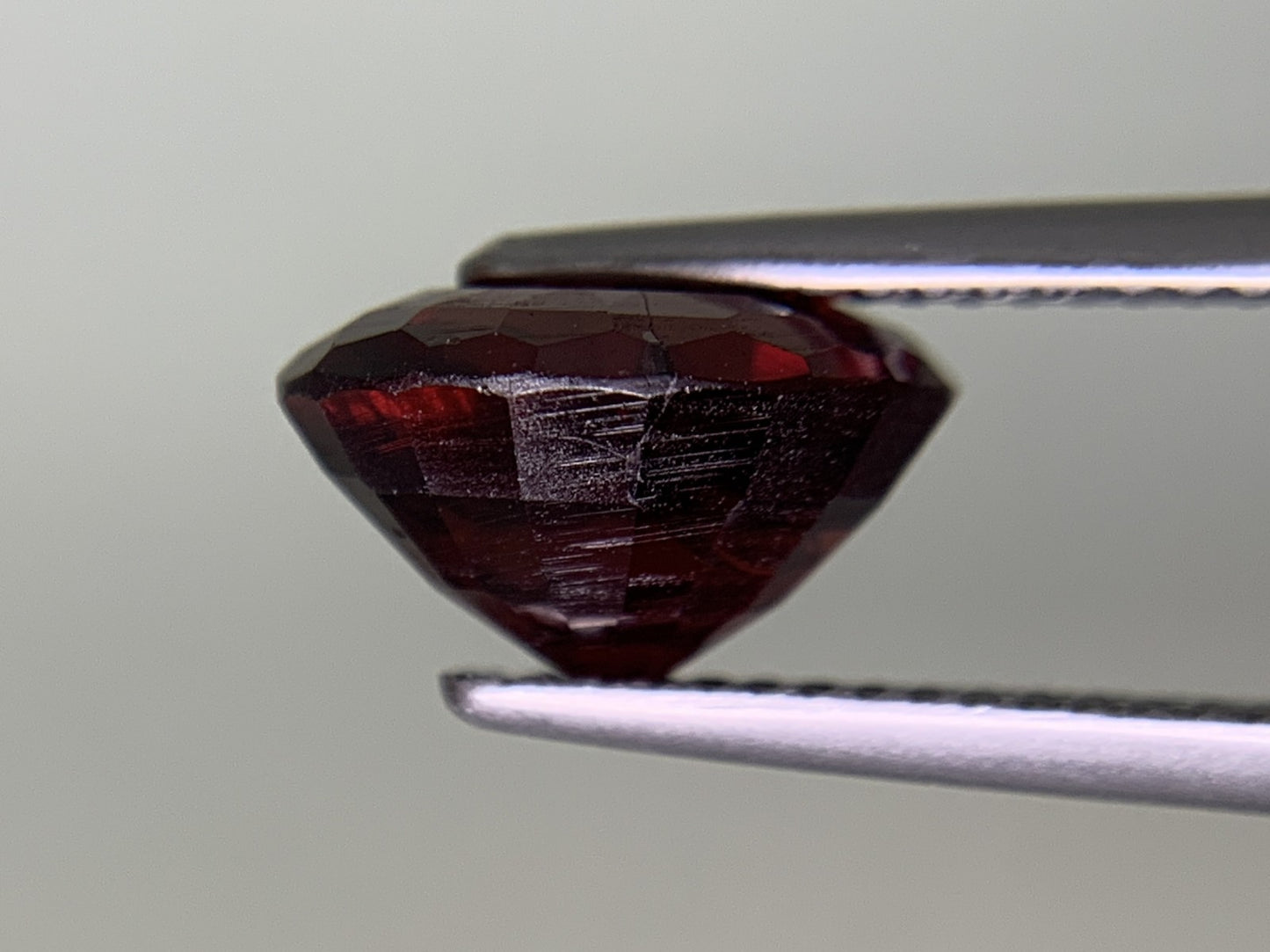 ガーネット 4.702ct 宝石ソーティング付き 10.6㎜×9.1㎜×6.1㎜ ルース（ 裸石 ） 3846Y