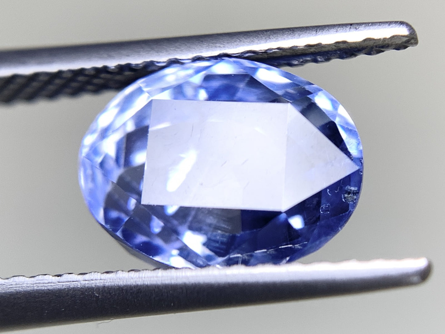 サファイア 4.04ct  GIA宝石鑑別書付き  No Heat Sri Lanka 9.41㎜×7.48㎜×6.19㎜   天然 ルース（ 裸石 ）   3872Y