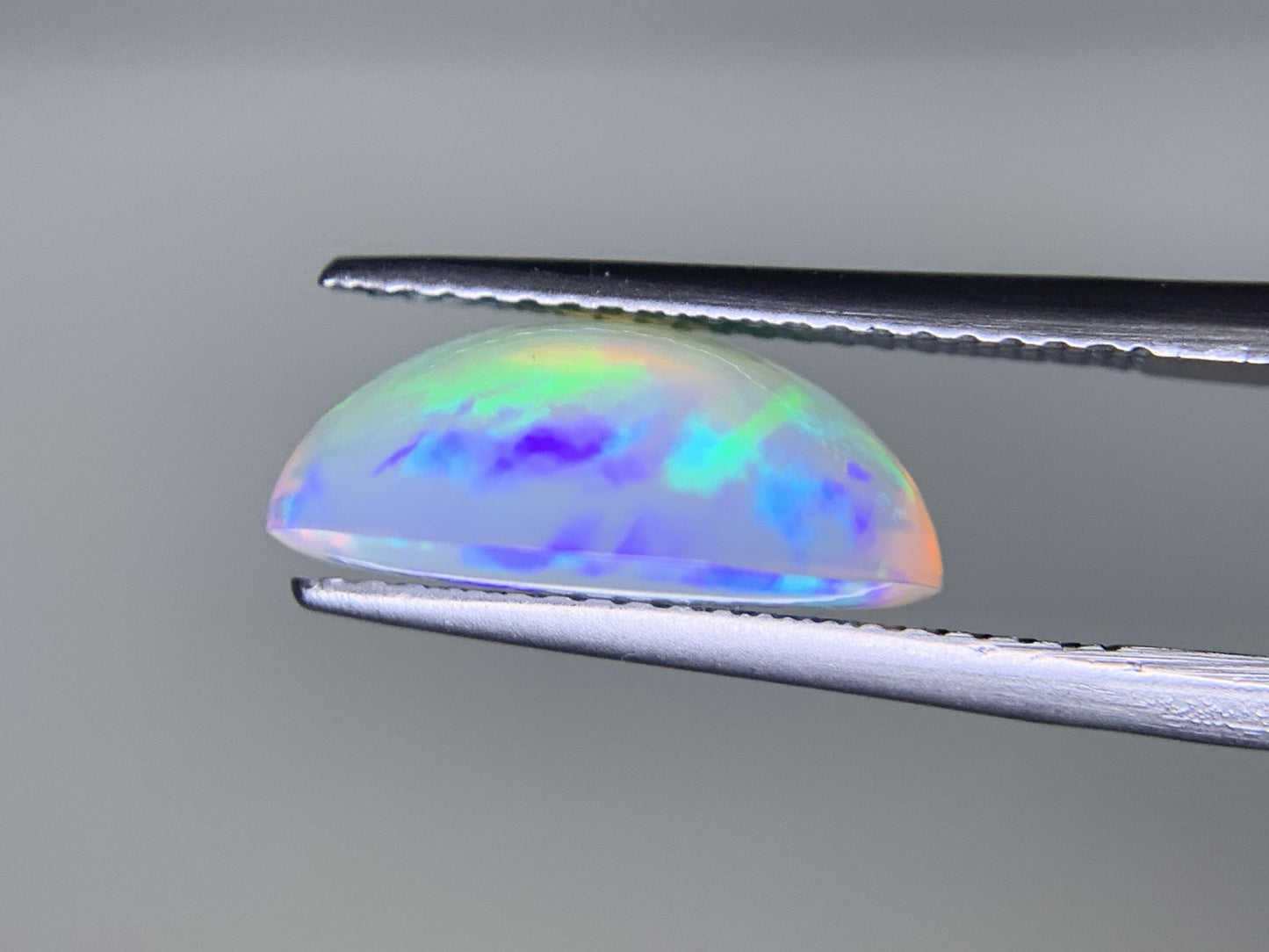 オパール 4.095ct 宝石ソーティング付き 13.9㎜×11.2㎜×5.7㎜ ルース（ 裸石 ） 3888Y