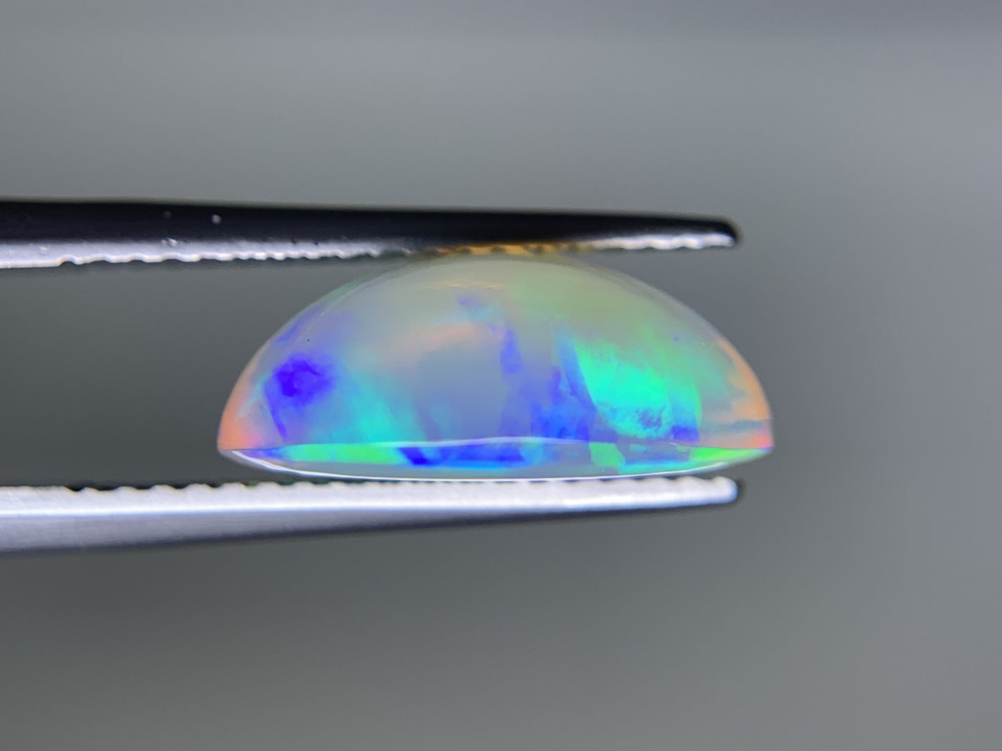 オパール 4.095ct 宝石ソーティング付き 13.9㎜×11.2㎜×5.7㎜ ルース（ 裸石 ） 3888Y