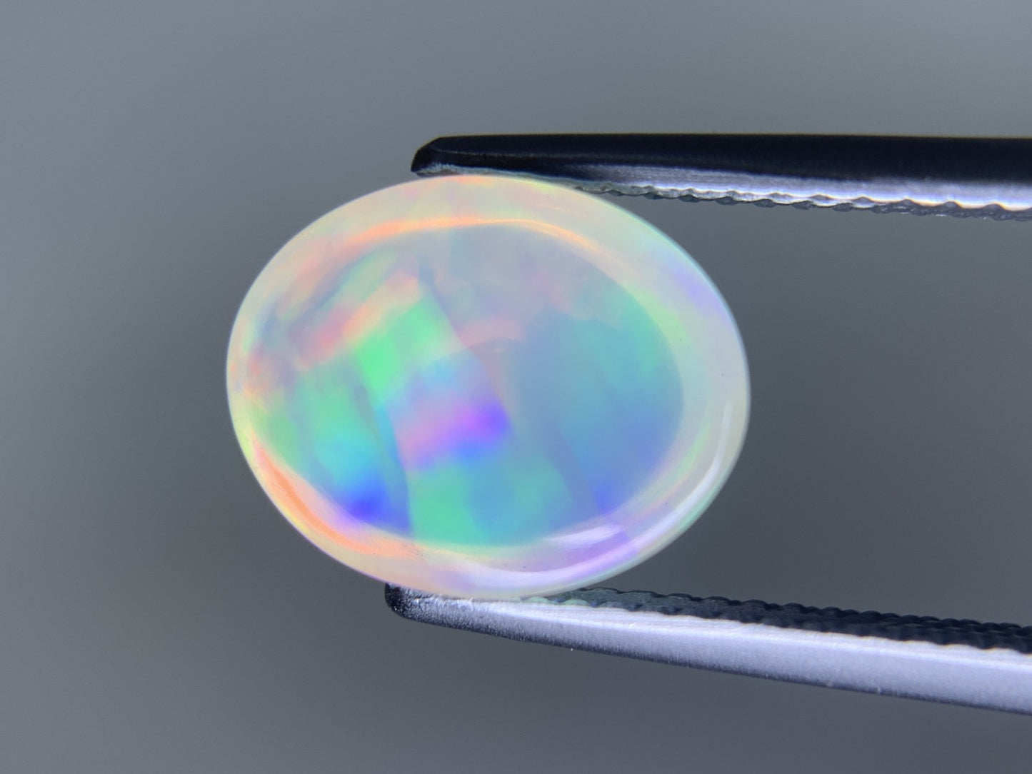 オパール 2.202ct 宝石ソーティング付き  11.7㎜×9.3㎜×5.1㎜  ルース（ 裸石 ） 3895Y