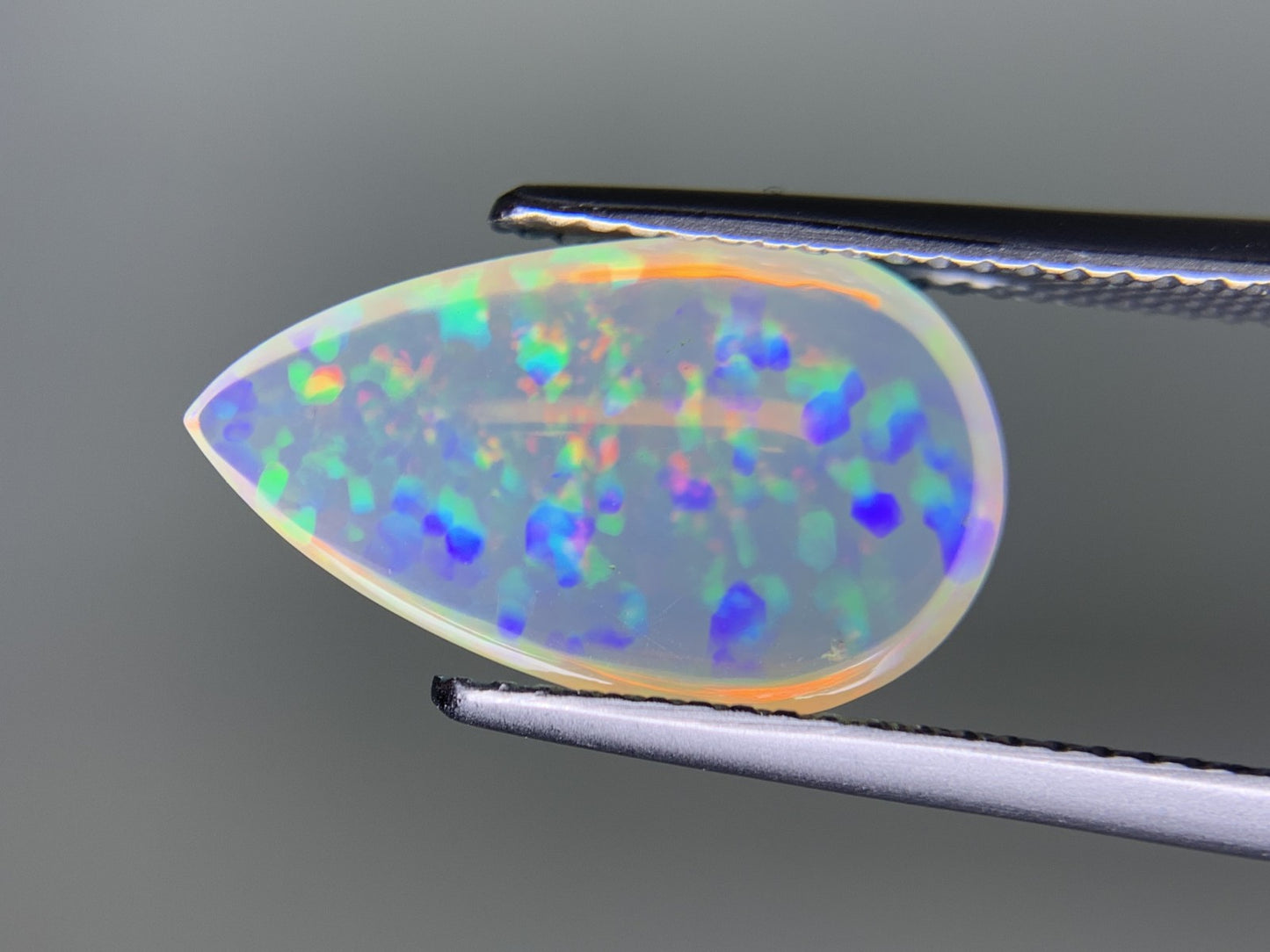 オパール 2.738ct  宝石ソーティング付き  16.2㎜×9.8㎜×4.1㎜  ルース（ 裸石 ） 3907Y