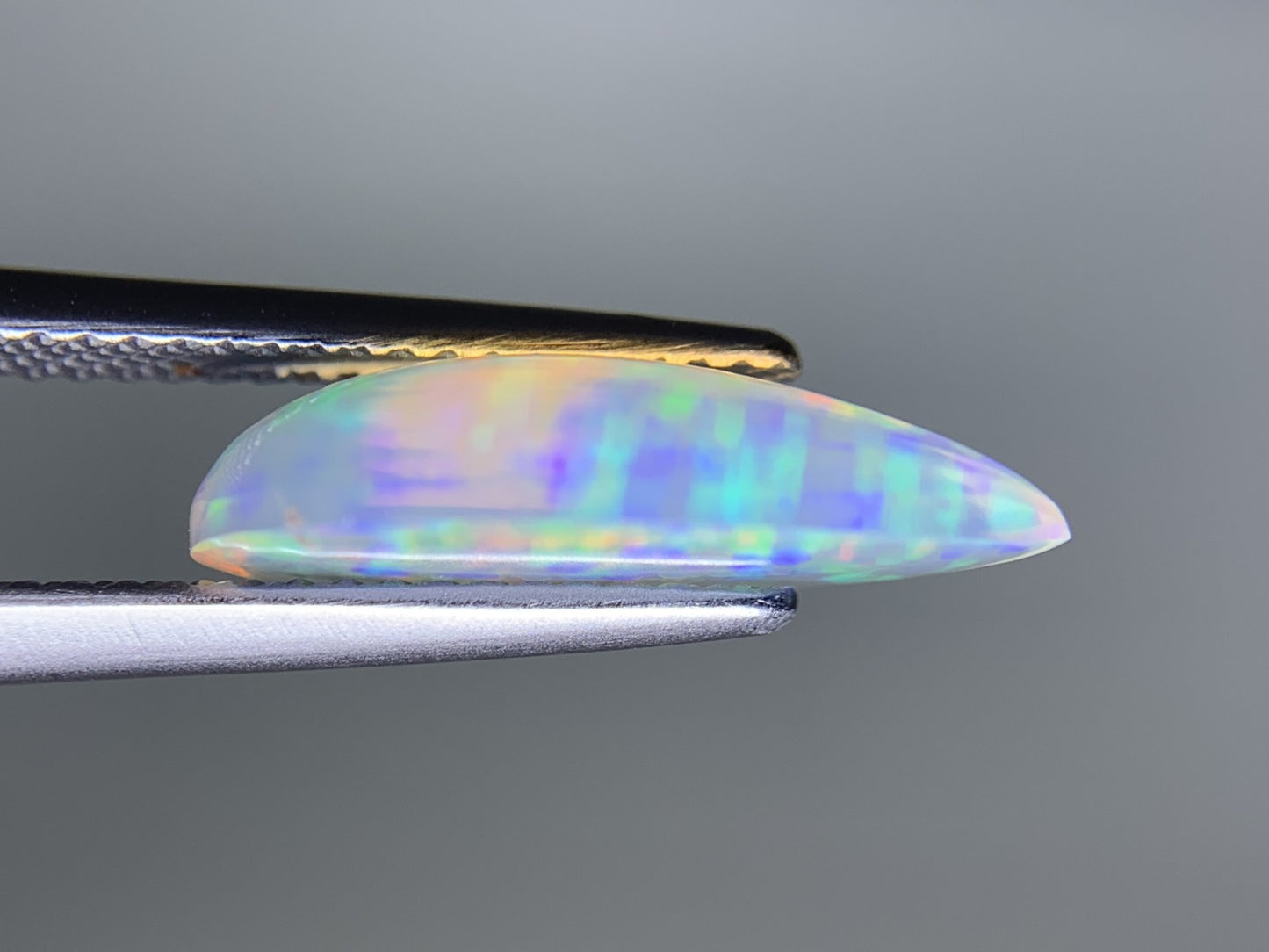 オパール 2.738ct  宝石ソーティング付き  16.2㎜×9.8㎜×4.1㎜  ルース（ 裸石 ） 3907Y