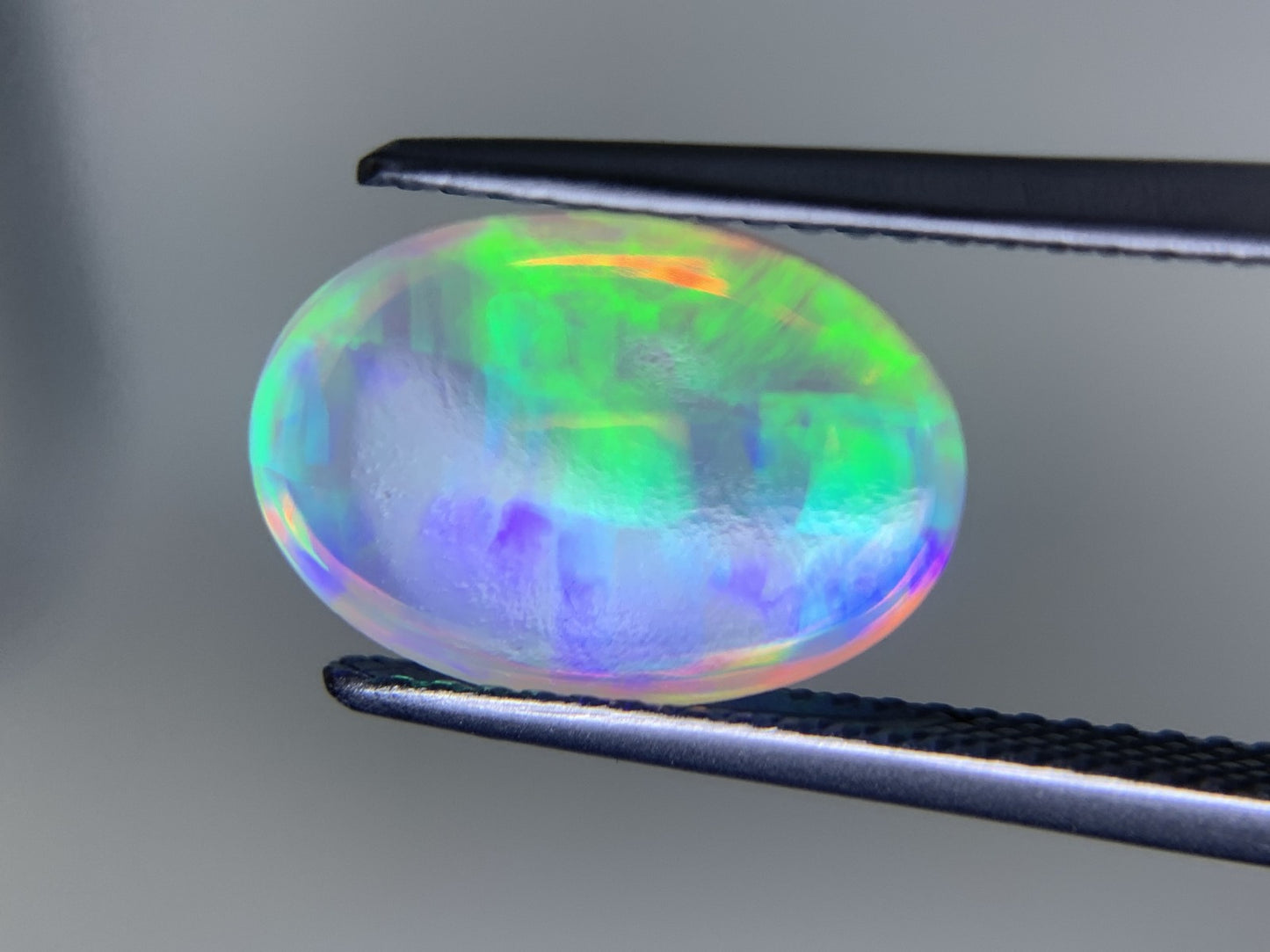 オパール 2.870ct 宝石ソーティング付き  13.0㎜×9.0㎜×4.9㎜  ルース（ 裸石 ） 3923Y