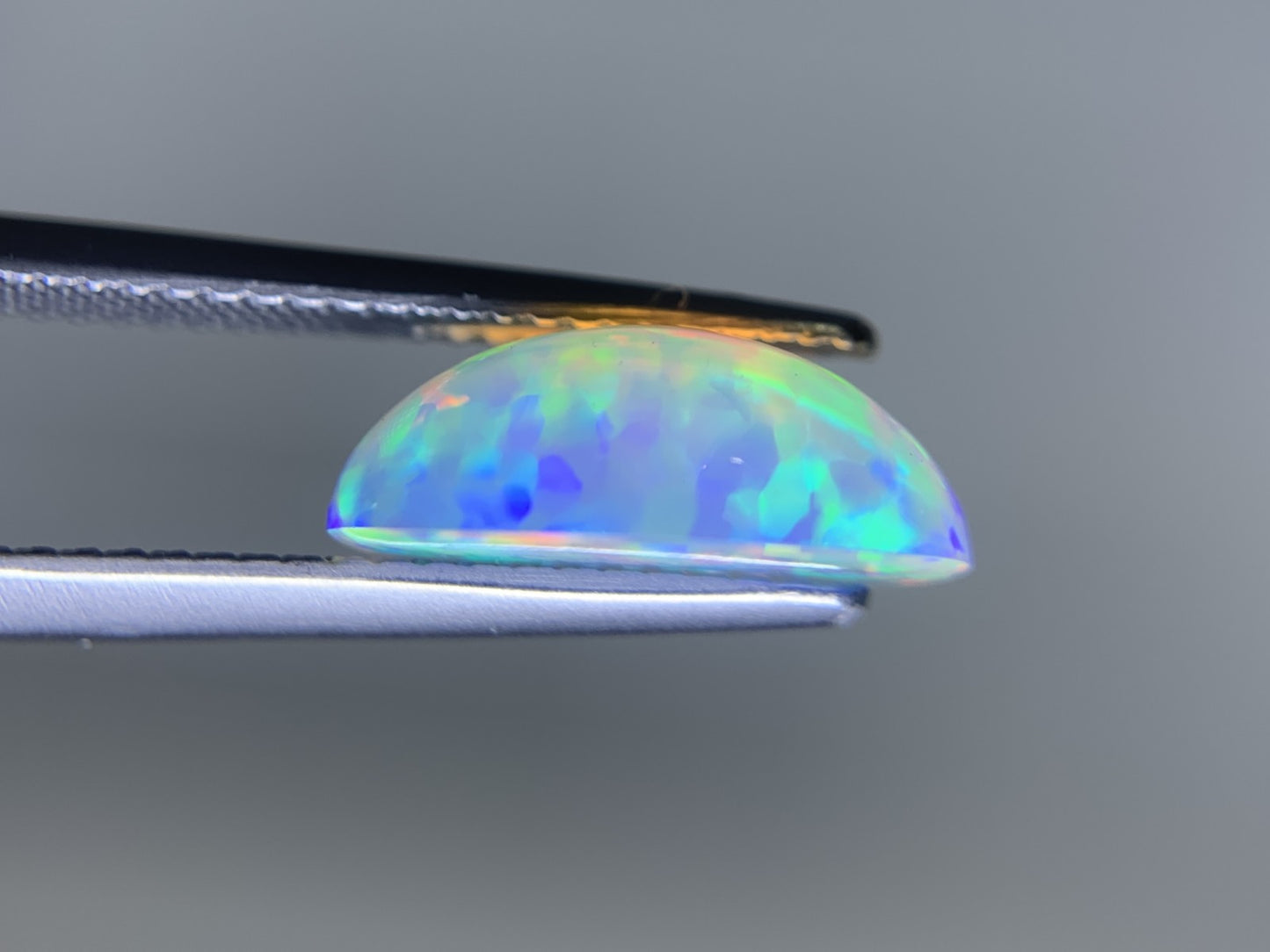 オパール 2.870ct 宝石ソーティング付き  13.0㎜×9.0㎜×4.9㎜  ルース（ 裸石 ） 3923Y