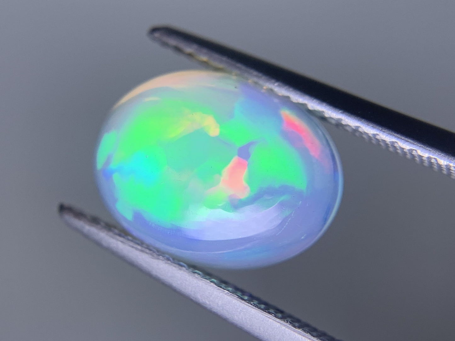 オパール 2.532ct 宝石ソーティング付き  12.3㎜×9.4㎜×4.5㎜  ルース（ 裸石 ） 3924Y