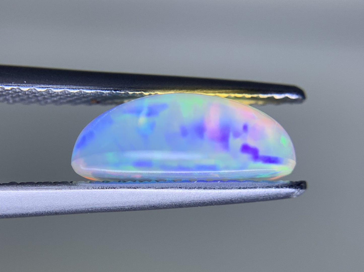 オパール 2.549ct  宝石ソーティング付き  12.0㎜×9.9㎜×4.6㎜  ルース（ 裸石 ） 3926Y