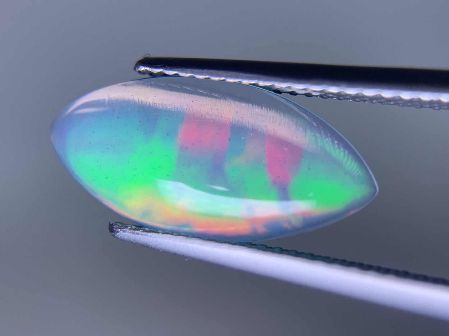 オパール 2.933ct 宝石ソーティング付き  18.0㎜×8.8㎜×3.9㎜  ルース（ 裸石 ） 3936Y