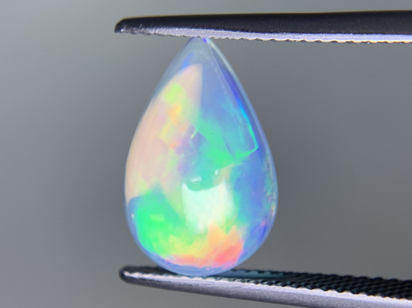 オパール 2.641ct  宝石ソーティング付き  14.6㎜×9.5㎜×4.5㎜  ルース（ 裸石 ） 3945Y