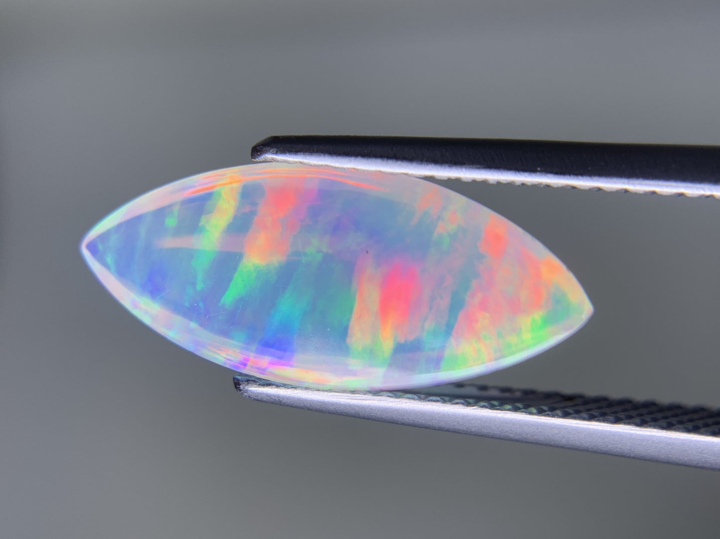 オパール 2.602ct 宝石ソーティング付き  18.0㎜×7.6㎜×3.9㎜  ルース（ 裸石 ） 3955Y