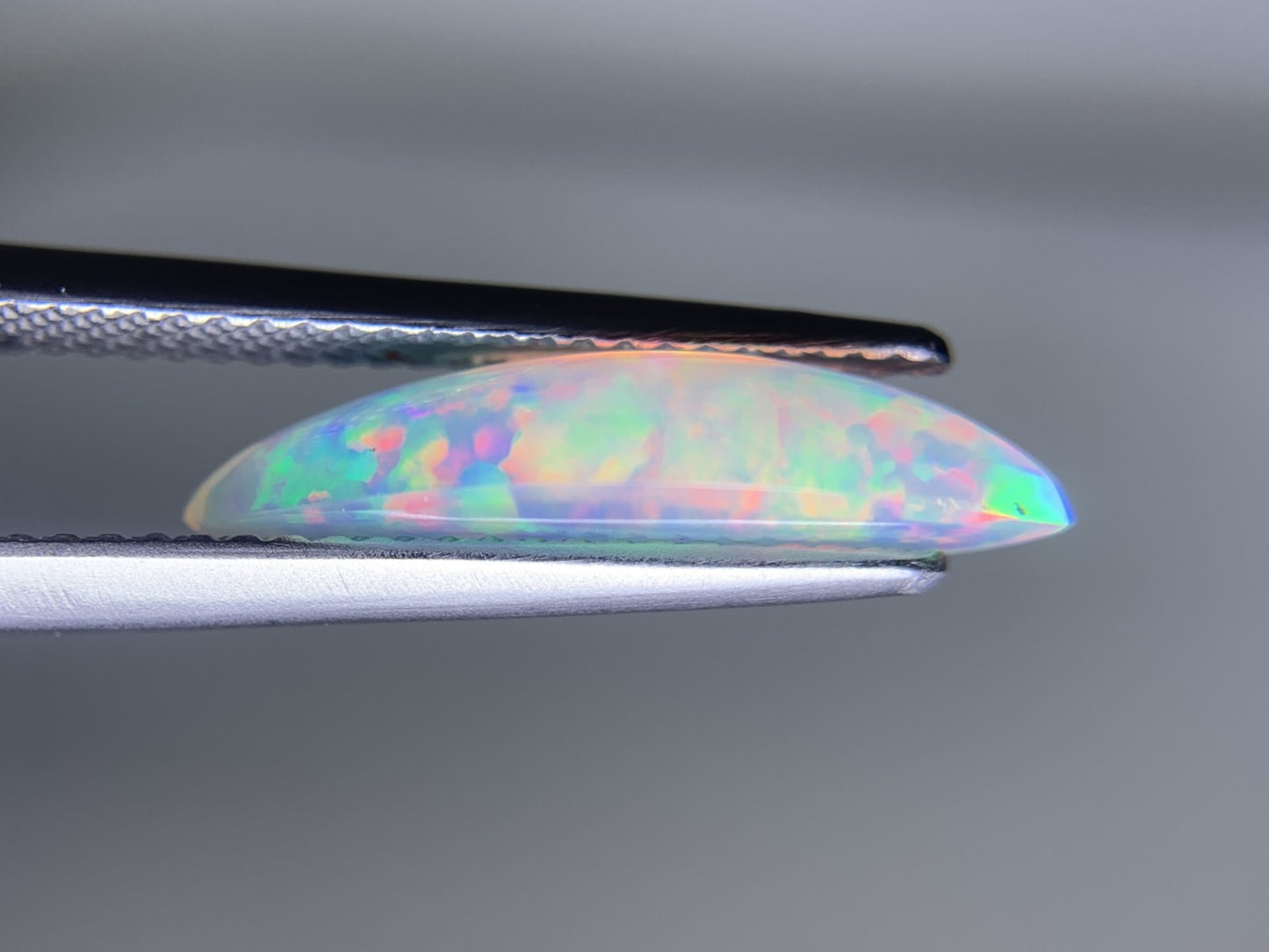 オパール 2.602ct 宝石ソーティング付き  18.0㎜×7.6㎜×3.9㎜  ルース（ 裸石 ） 3955Y