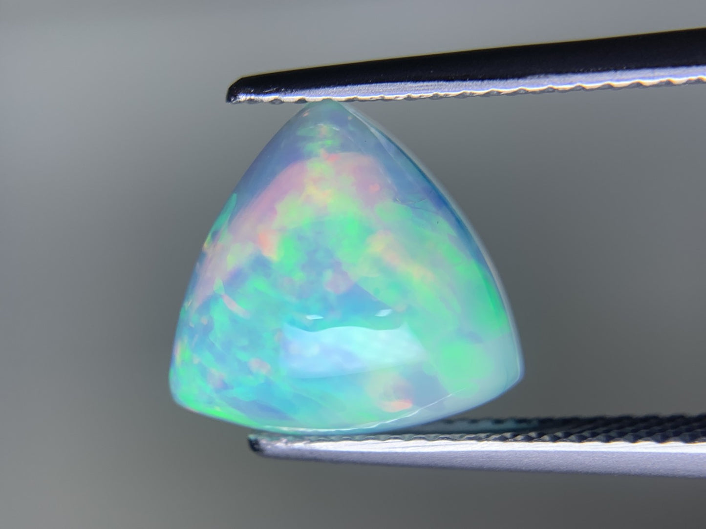 オパール 2.880ct 宝石ソーティング付き  11.9㎜×11.8㎜×4.6㎜  ルース（ 裸石 ） 3956Y