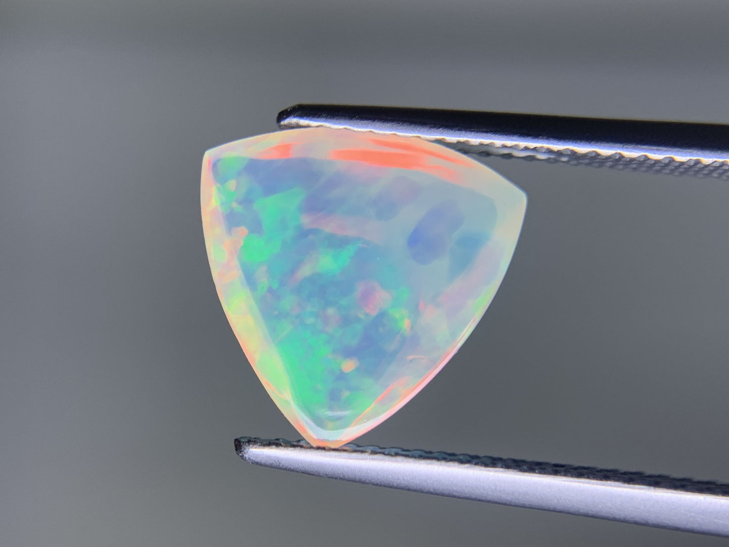 オパール 2.880ct 宝石ソーティング付き  11.9㎜×11.8㎜×4.6㎜  ルース（ 裸石 ） 3956Y