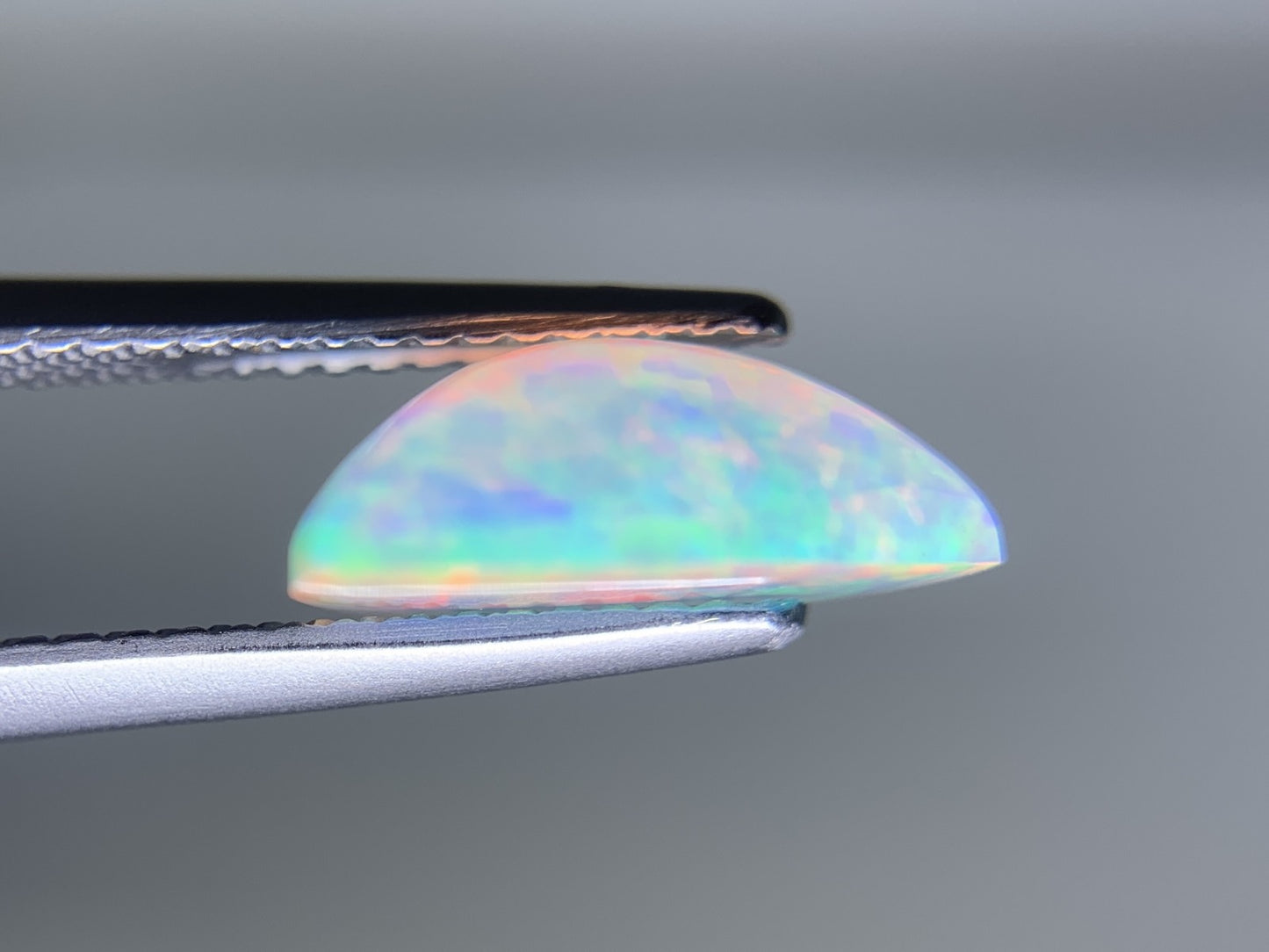 オパール 2.880ct 宝石ソーティング付き  11.9㎜×11.8㎜×4.6㎜  ルース（ 裸石 ） 3956Y