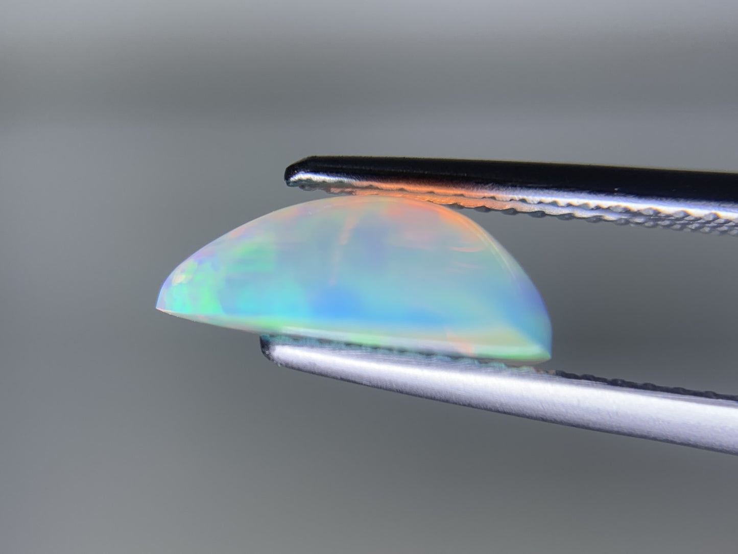 オパール 2.880ct 宝石ソーティング付き  11.9㎜×11.8㎜×4.6㎜  ルース（ 裸石 ） 3956Y