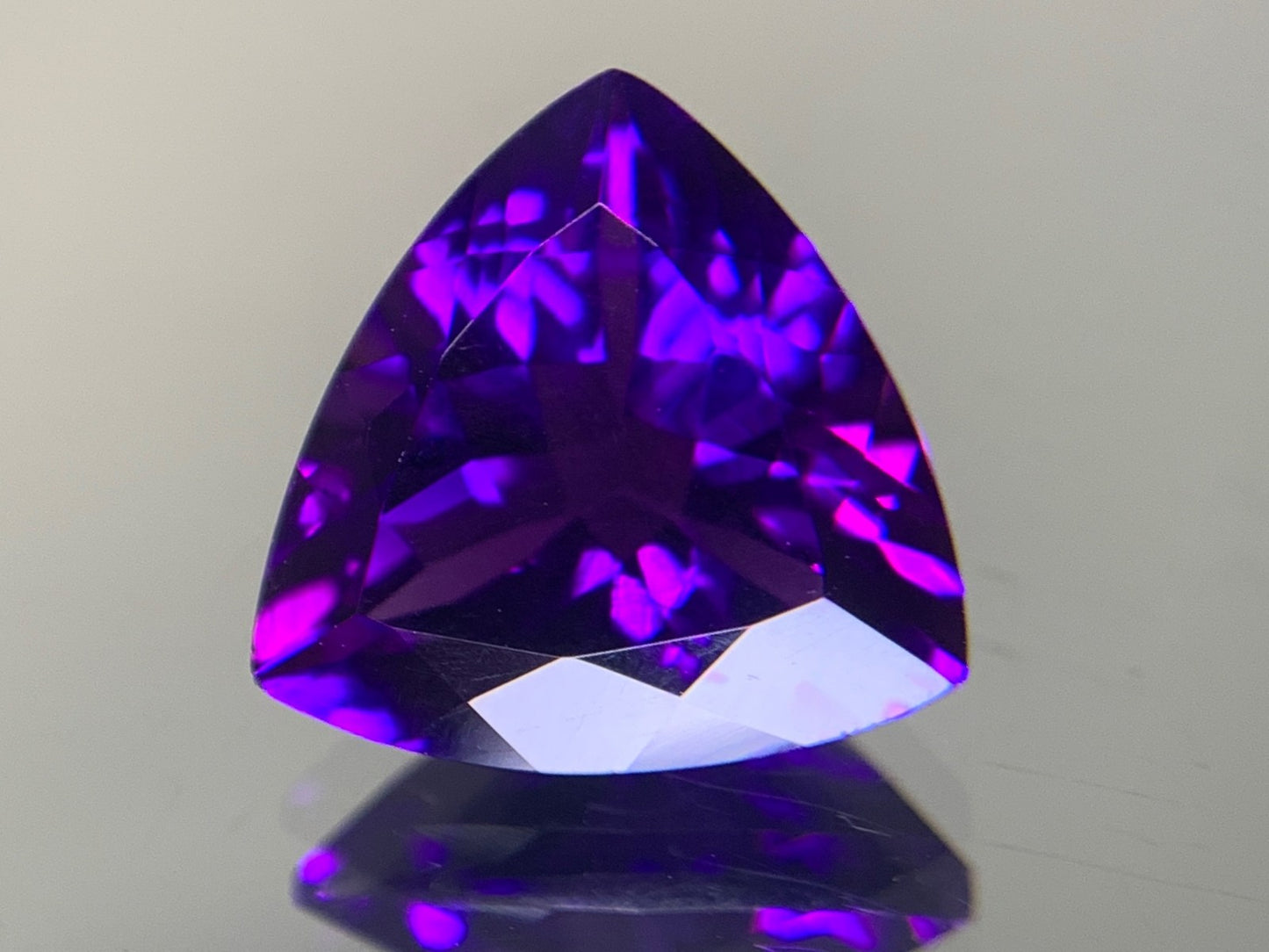 アメシスト（紫水晶） 3.737ct 宝石ソーティング付き  11.1㎜×11.1㎜×6.4㎜  ルース（ 裸石 ） 4003Y
