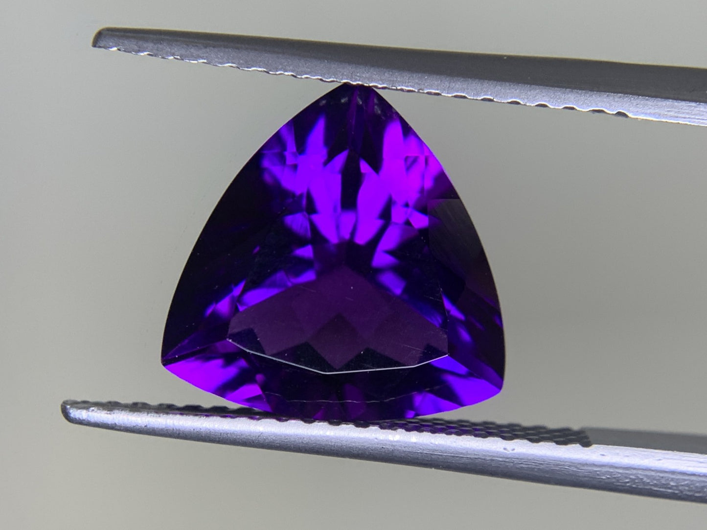 アメシスト（紫水晶） 3.737ct 宝石ソーティング付き  11.1㎜×11.1㎜×6.4㎜  ルース（ 裸石 ） 4003Y