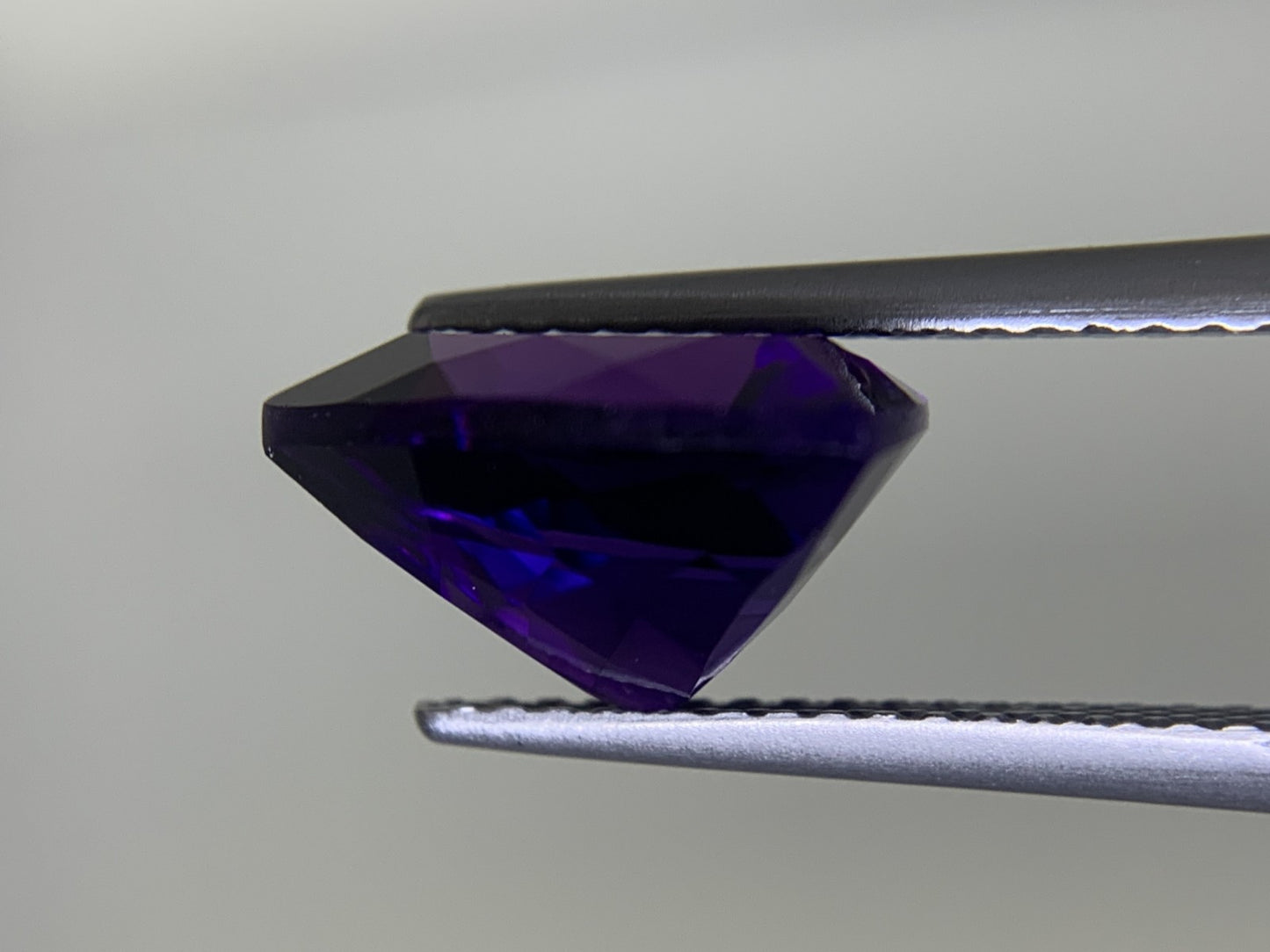 アメシスト（紫水晶） 3.737ct 宝石ソーティング付き  11.1㎜×11.1㎜×6.4㎜  ルース（ 裸石 ） 4003Y