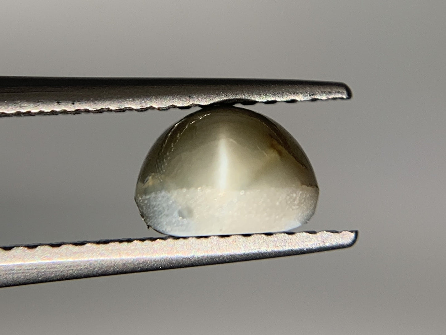 クリソベリルキャッツアイ 2.765ct  中央宝石ソーティング付き  7.6㎜×7.2㎜×5.1㎜  ルース（ 裸石 ） 4021Y
