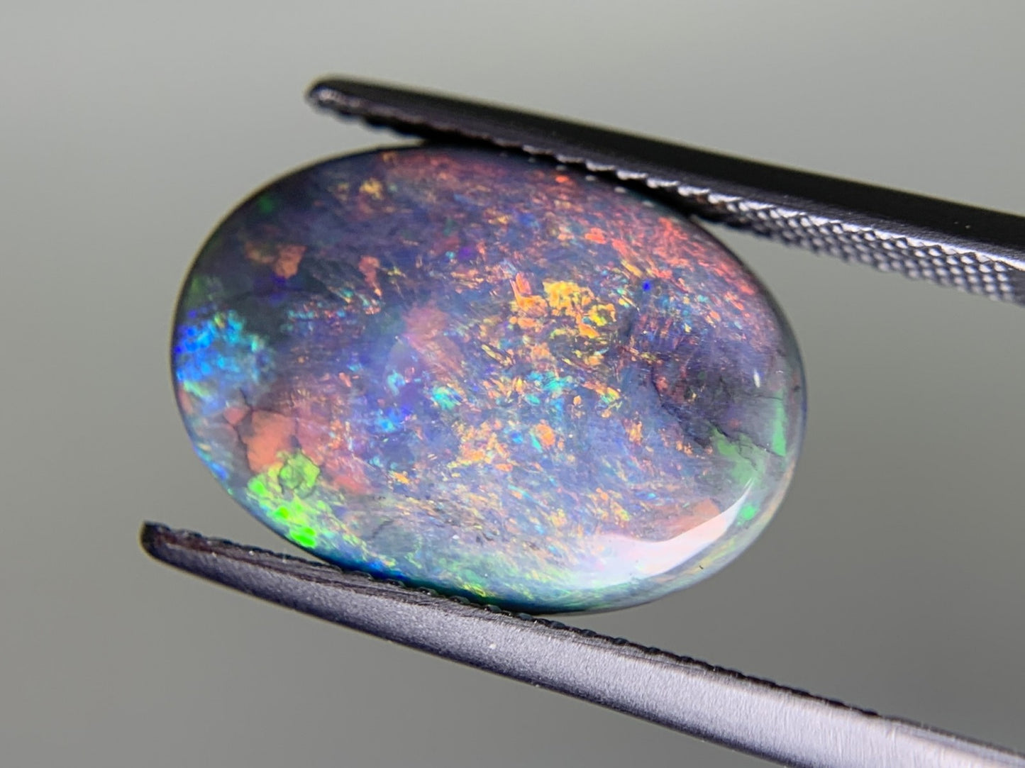 ブラックオパール 5.287ct  中央宝石ソーティング付き  16.7㎜×11.9㎜×4.1㎜  ルース（ 裸石 ） 4032Y