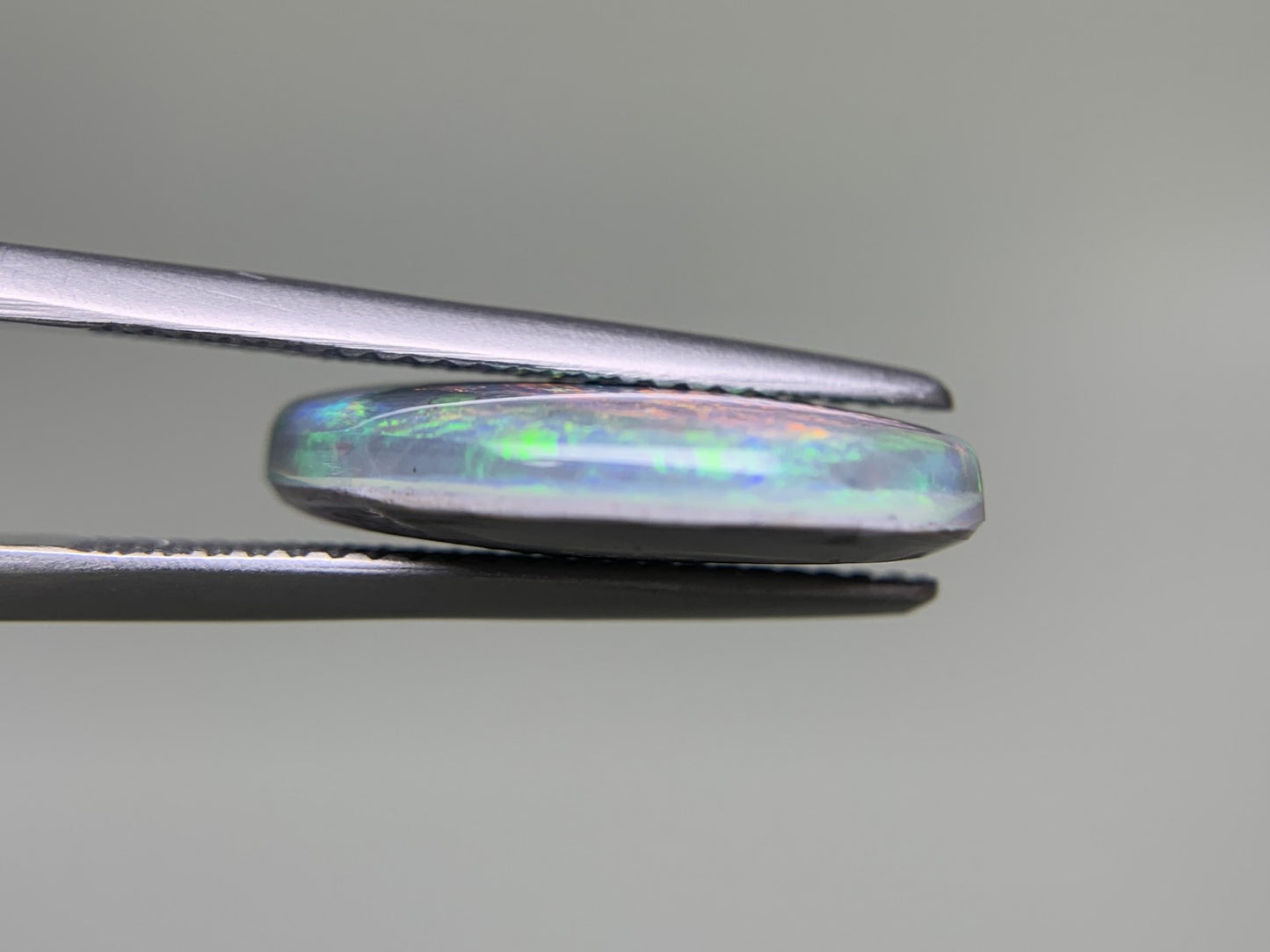 ブラックオパール 5.287ct  中央宝石ソーティング付き  16.7㎜×11.9㎜×4.1㎜  ルース（ 裸石 ） 4032Y