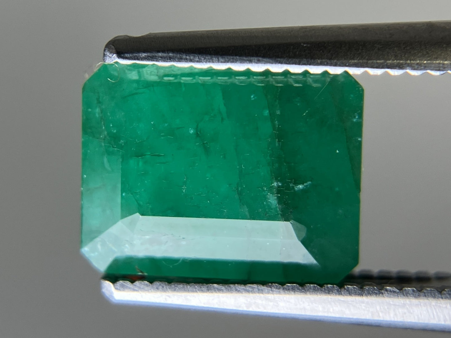 エメラルド 2.632ct 中央宝石ソーティング付き  9.13㎜×7.06㎜×5.33㎜  ルース（ 裸石 ） 4061YY