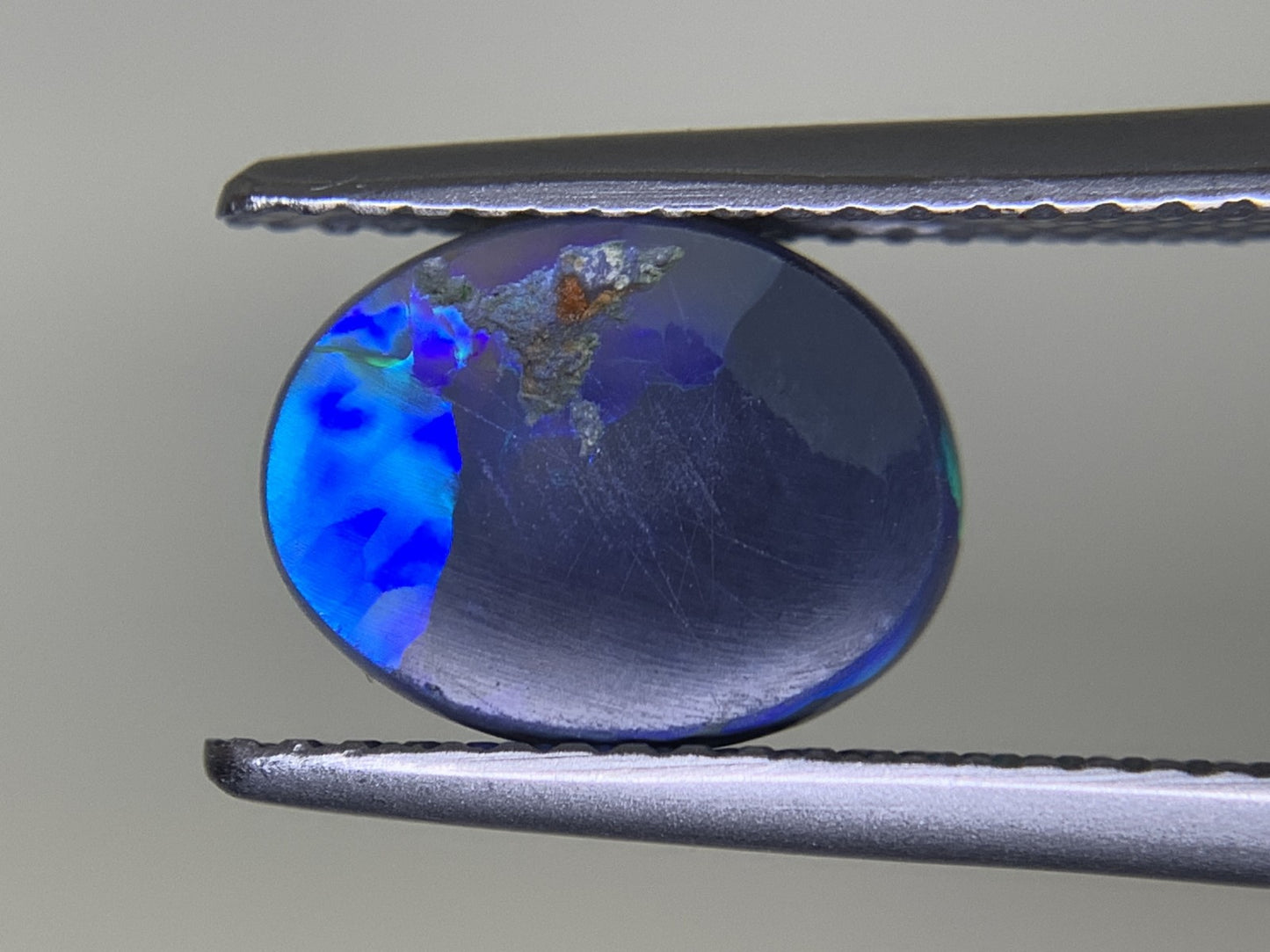 ブラックオパール 1.719ct  中央宝石ソーティング付き  10.0㎜×7.7㎜×3.3㎜  ルース（ 裸石 ） 4064Y
