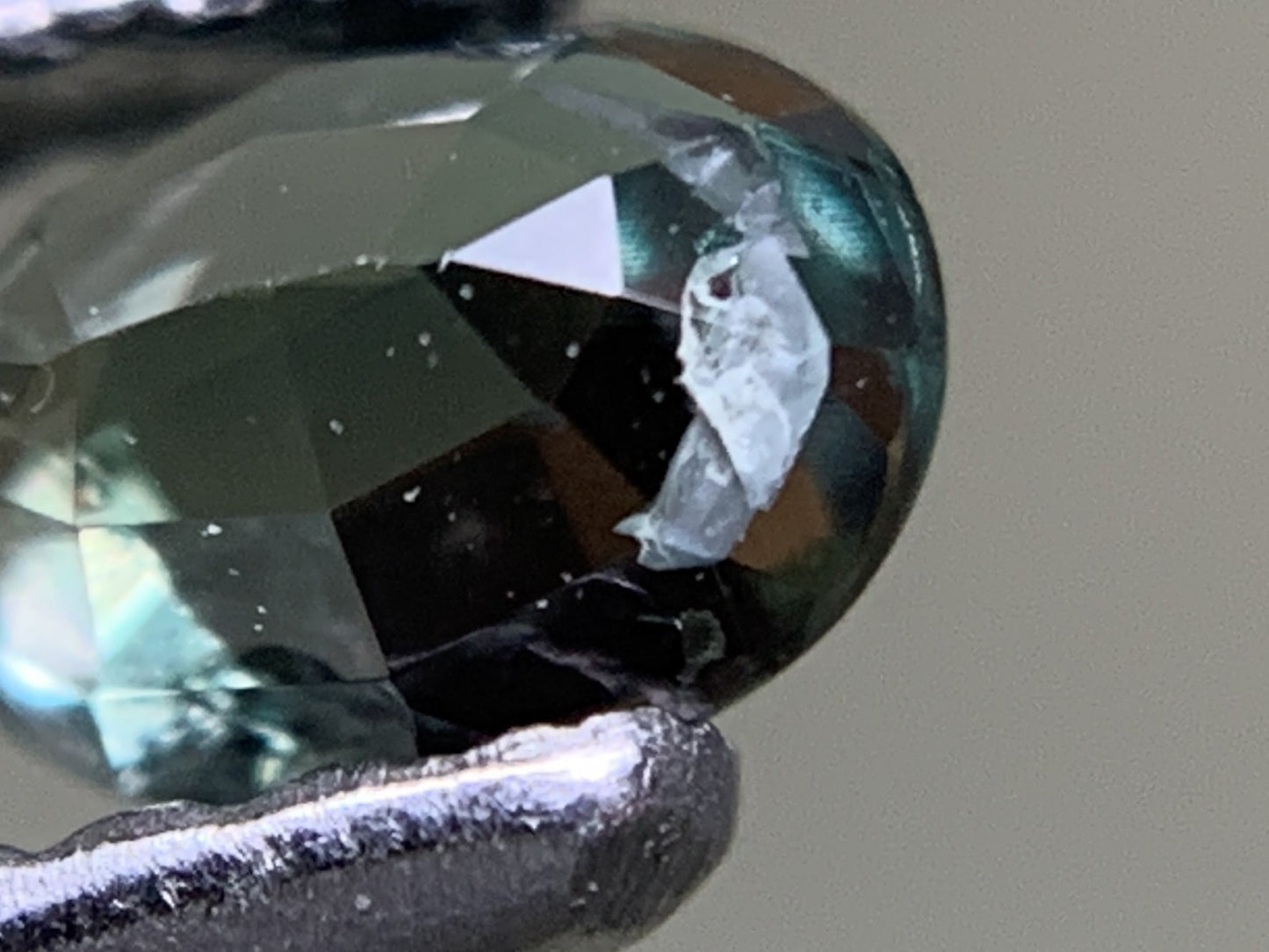 アレキサンドライト 0.404ct  中央宝石ソーティング付き  5.00㎜×3.63㎜×2.48㎜㎜  ルース（ 裸石 ） 4066Y