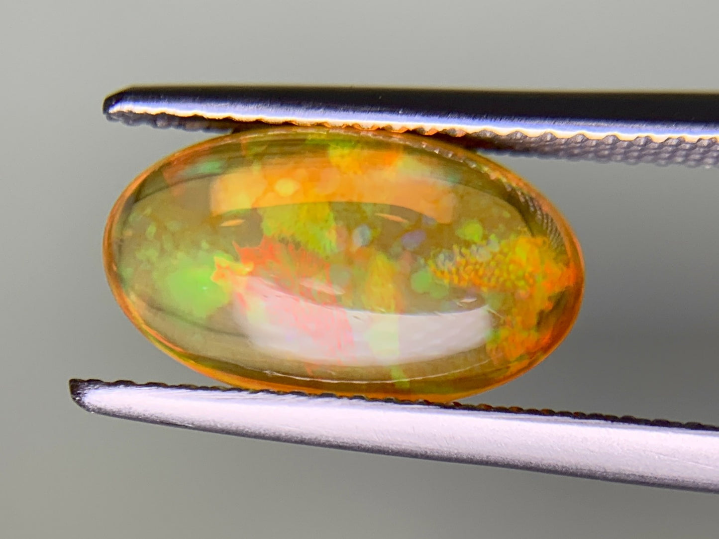 ファイアオパール 3.129ct  中央宝石ソーティング付き  13.6㎜×8.0㎜×5.1㎜  ルース（ 裸石 ） 4071Y