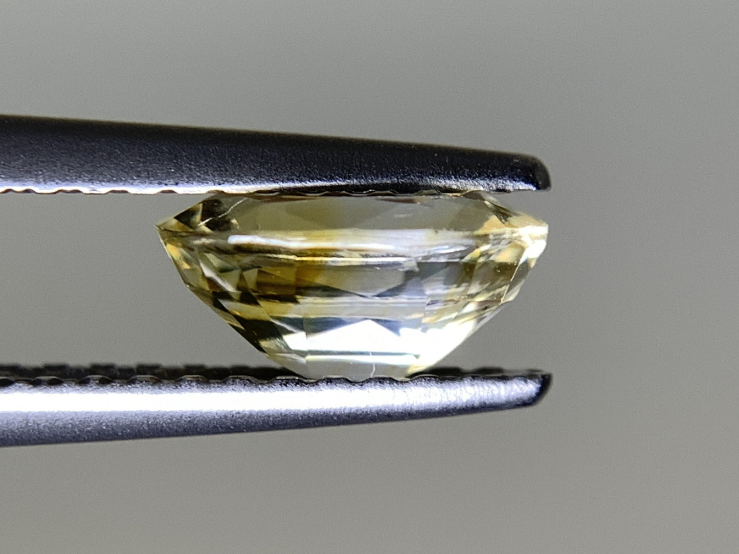 イエローサファイア 1.185ct  宝石ソーティング付き  7.1㎜×5.2㎜×3.5㎜  天然 ルース（ 裸石 ） 4089Y